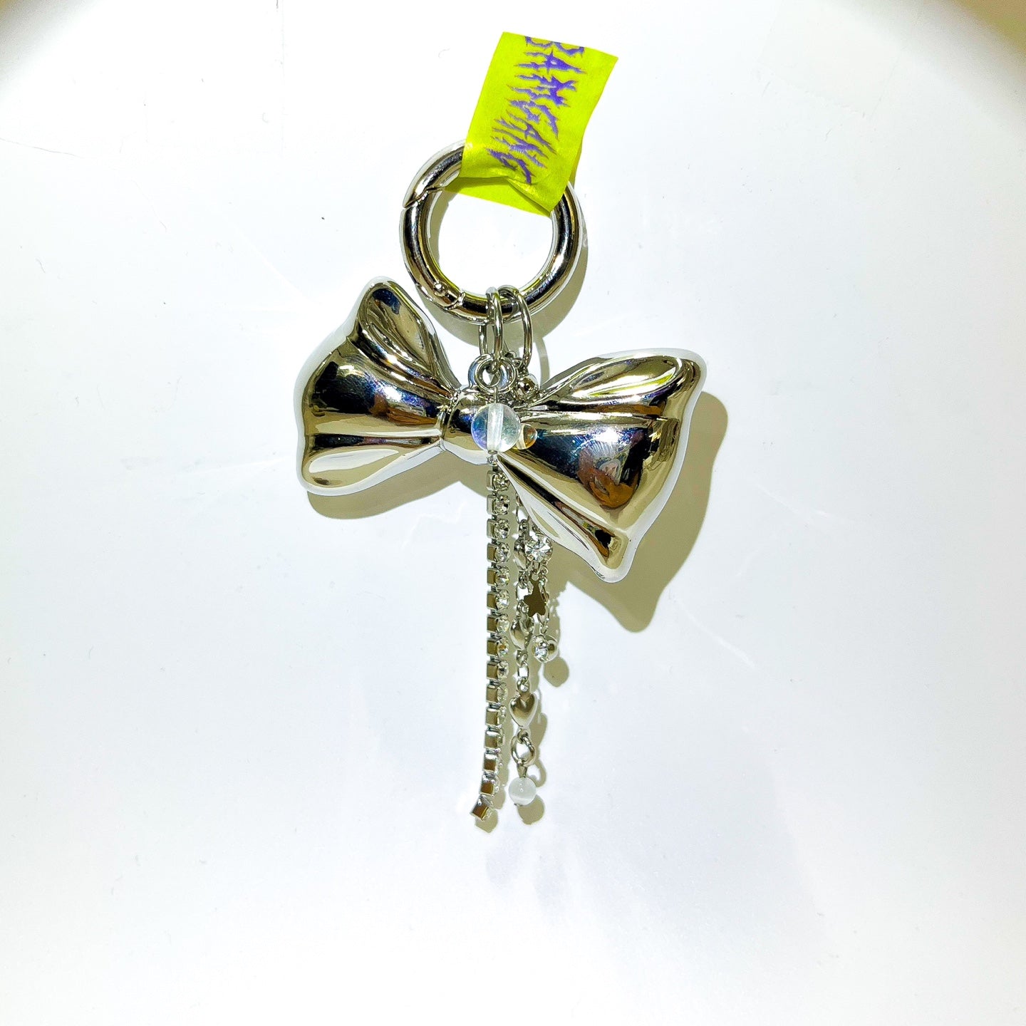 Silver big ribbon shining keychain