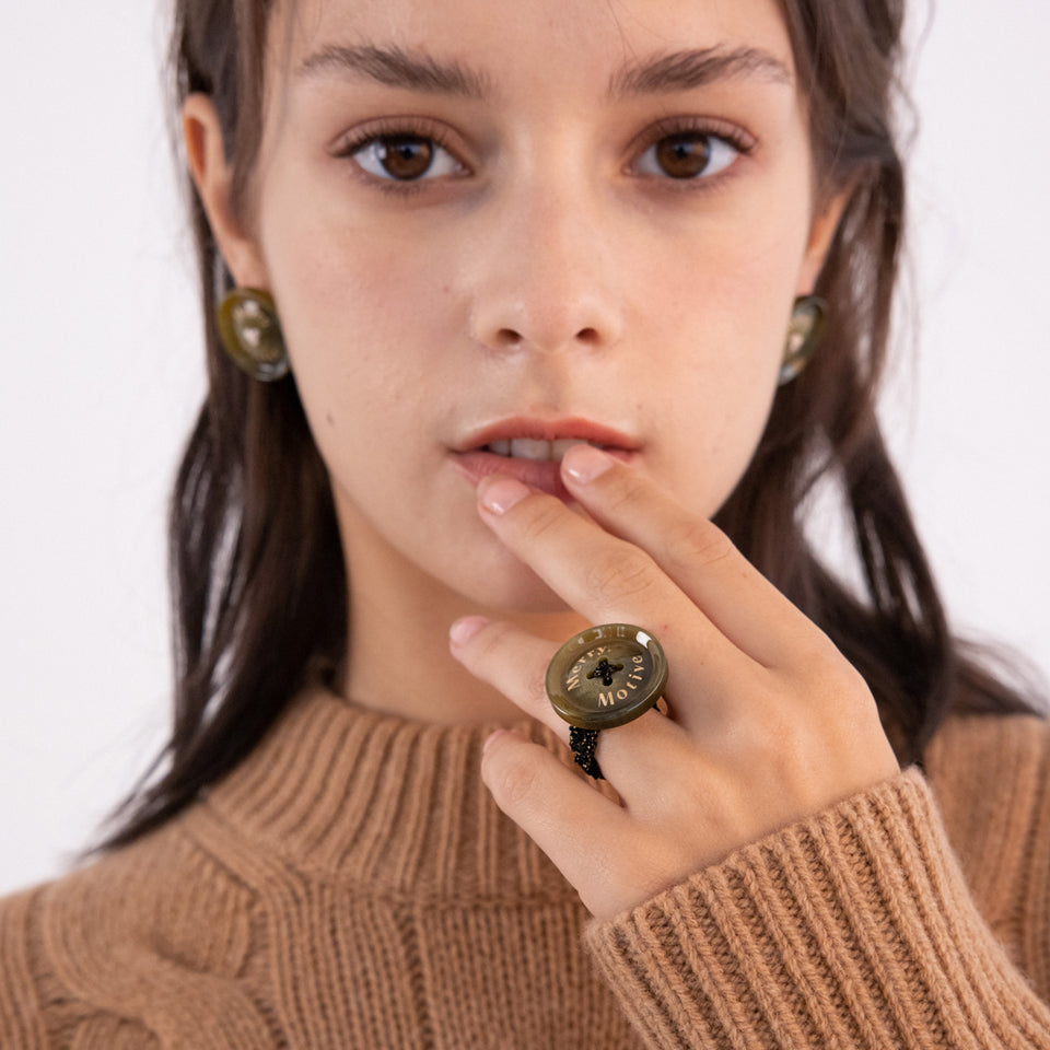 Merry,Motive signature button with knit ring (Khaki)