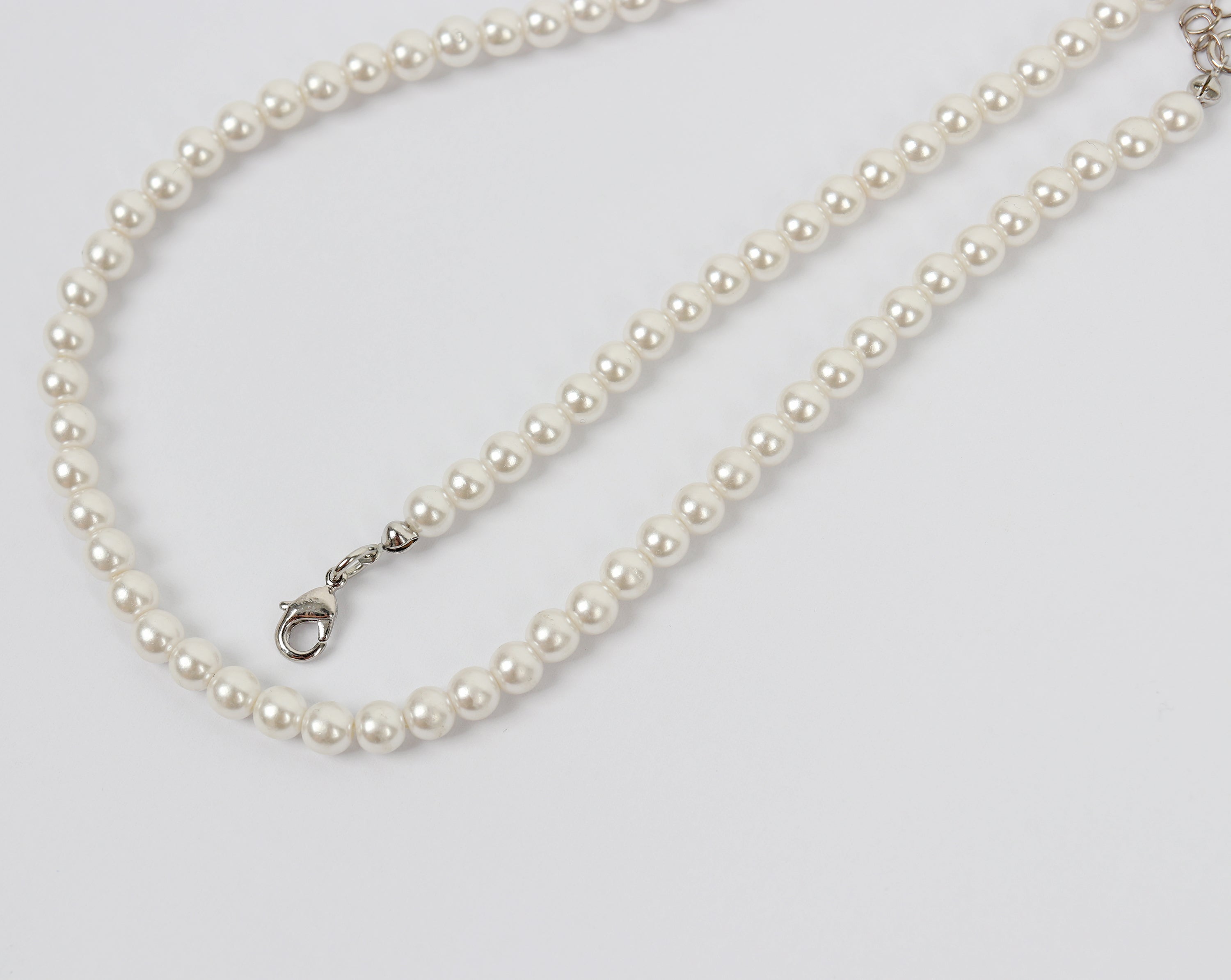 contemporary pearl necklace