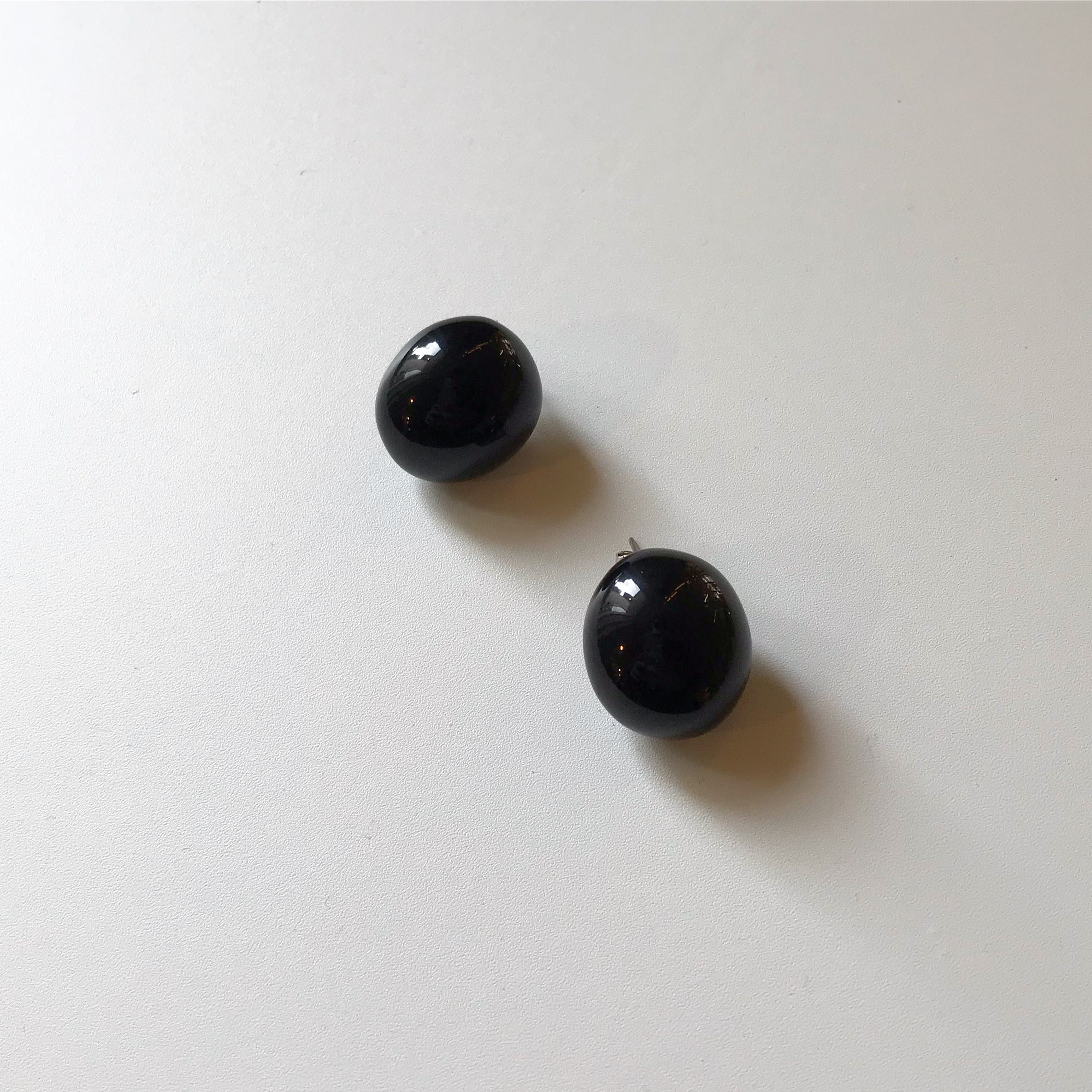 Formica Pebble earring  [Black]