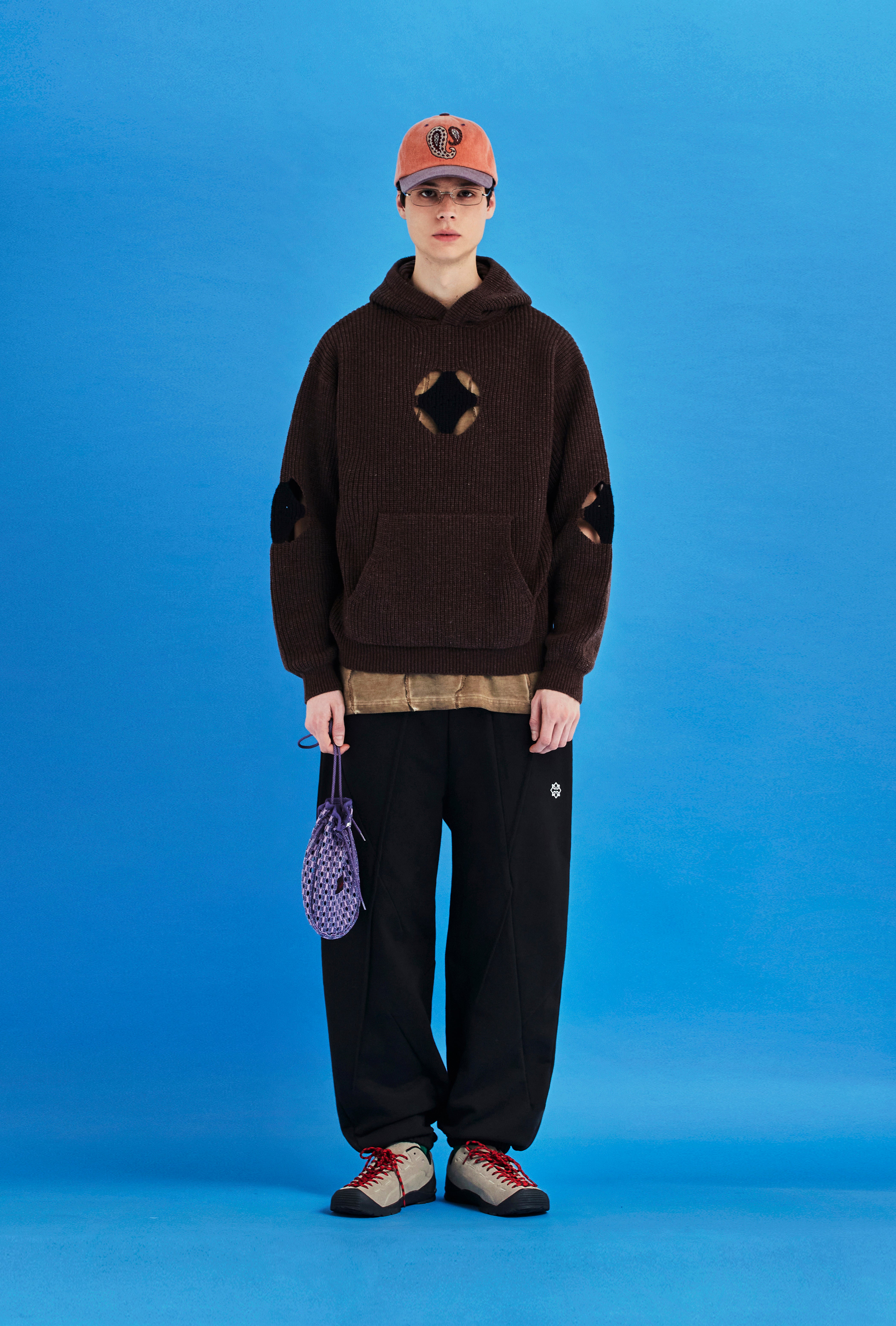 HOLE ARGYLE KNIT HOODIE / BROWN