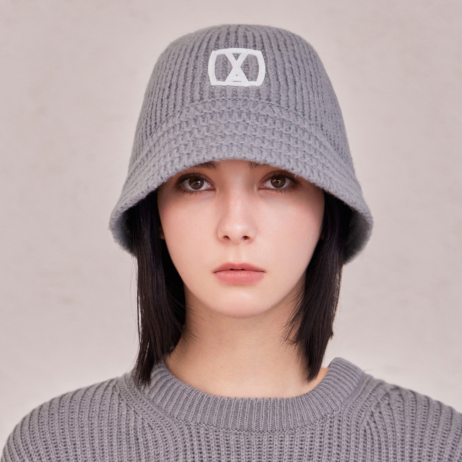 VA Square Applique Knit Bucket Hat / Gray