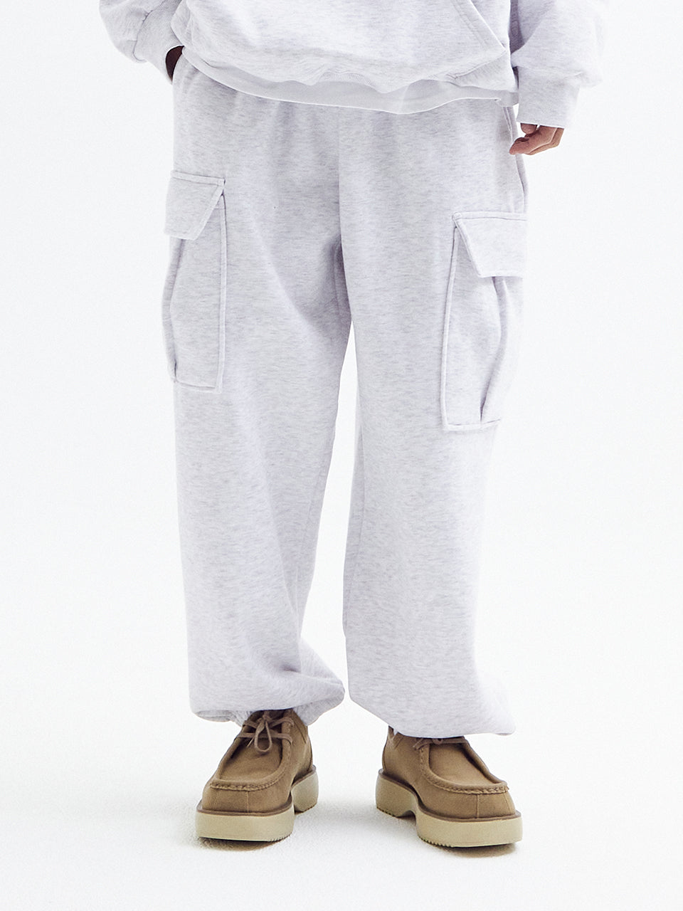 Balloon over cargo fleece jogger pants White Melange