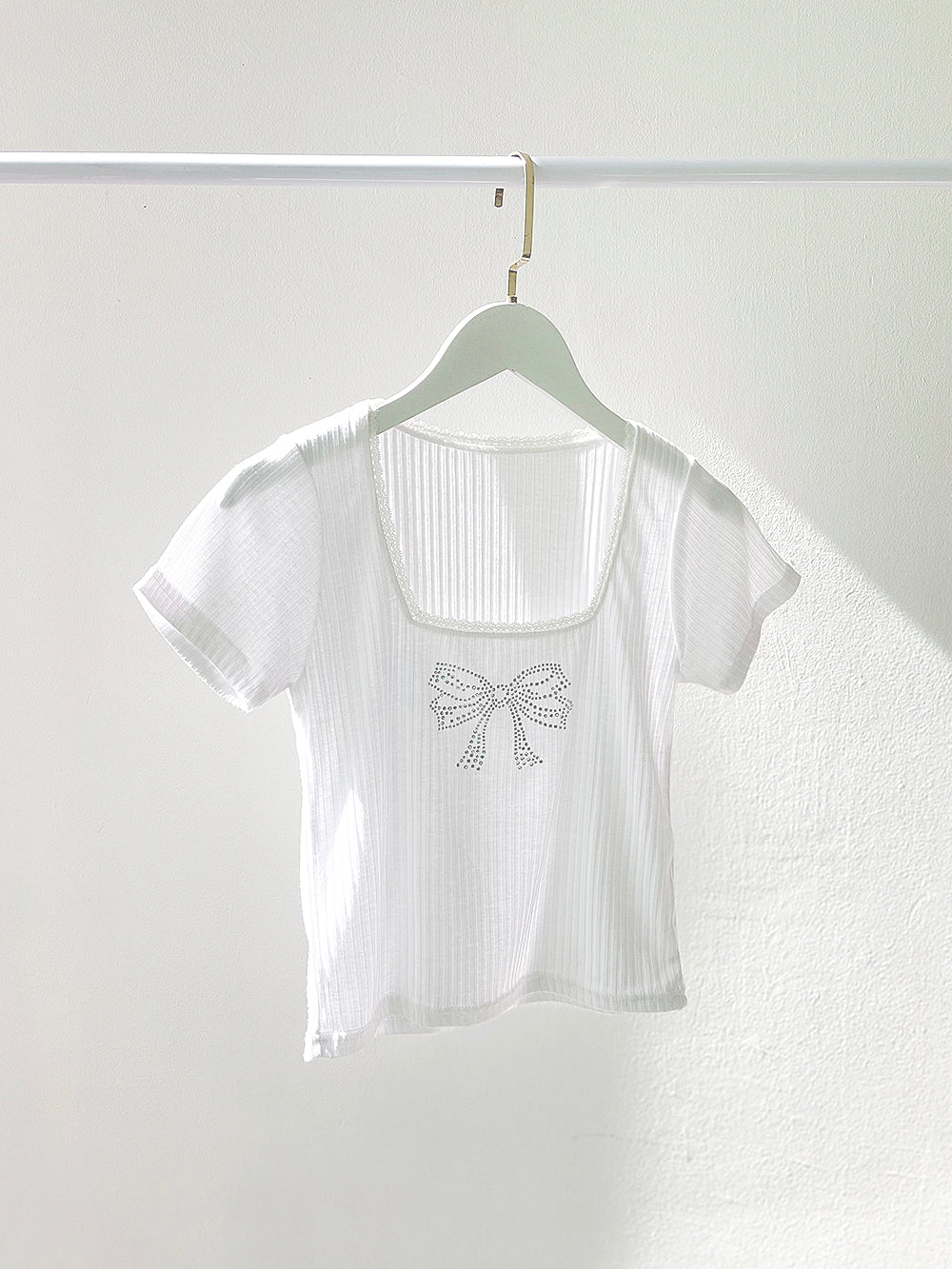 Shine Ribbon Cubic Lace T-Shirt (White)