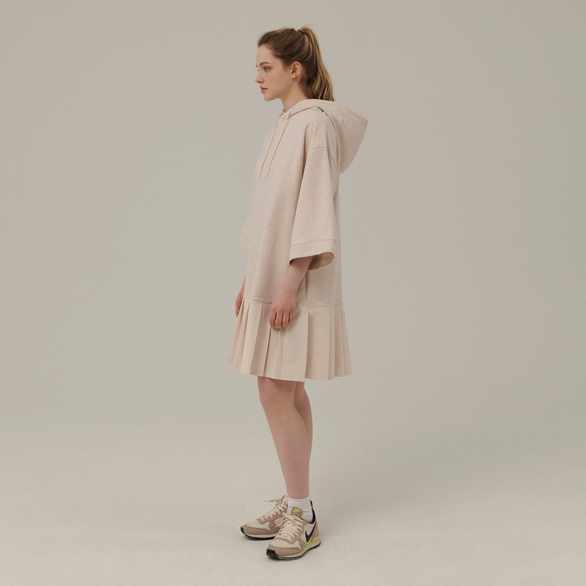 PLEATS HOOD JERSEY DRESS_OATMEAL