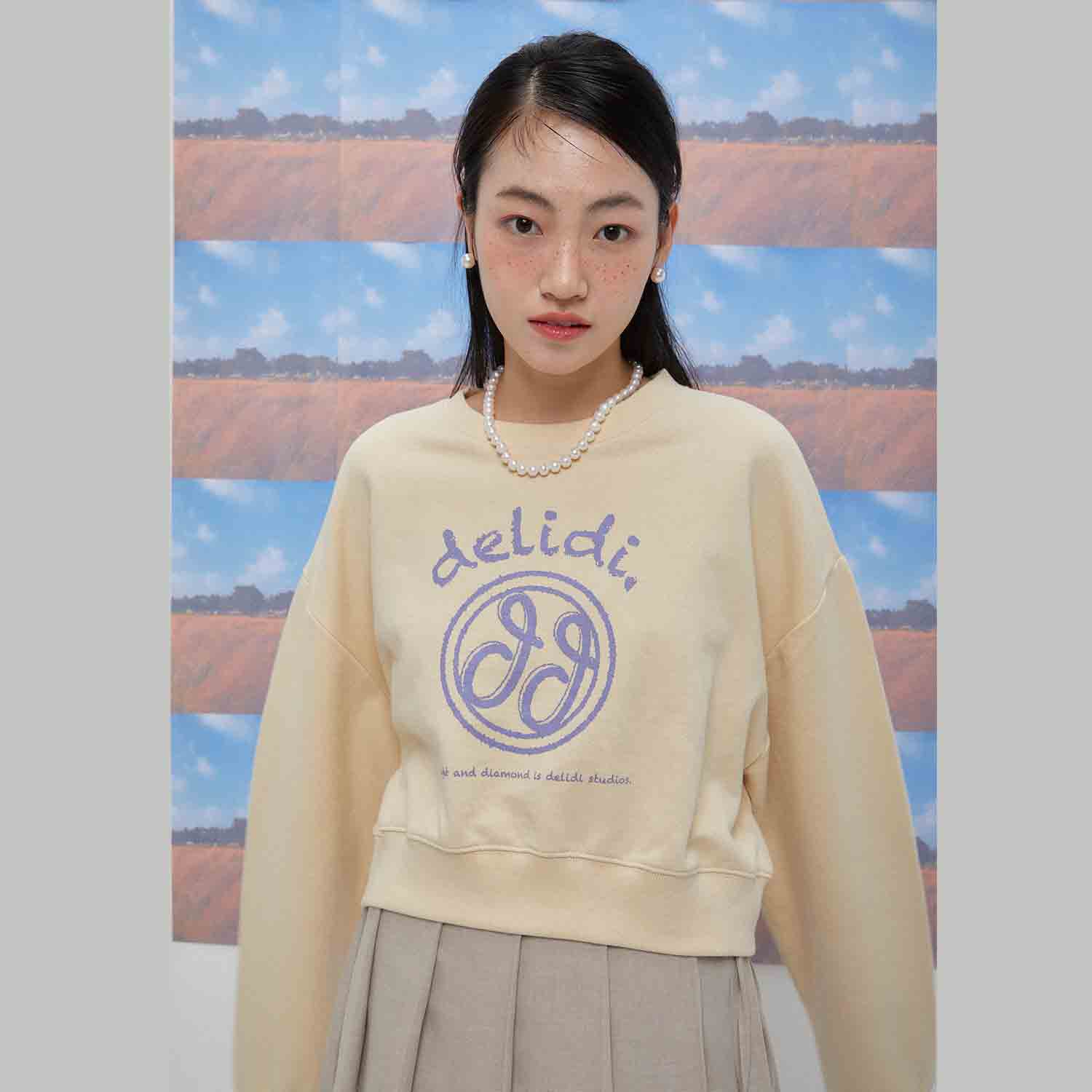 Cheerful logo short sweat shirt