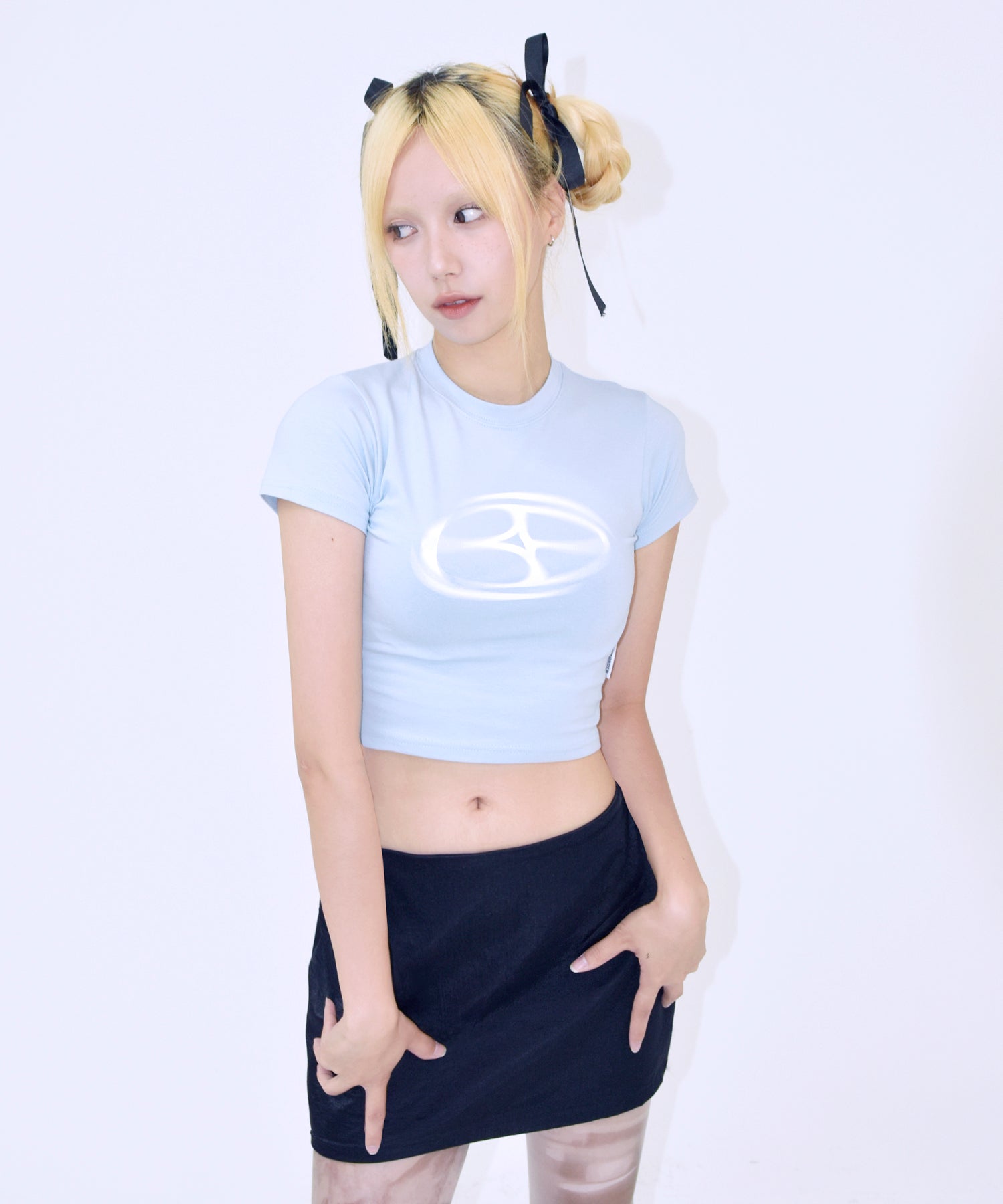 SIGNATURE LOGO CROP TEE SKY BLUE