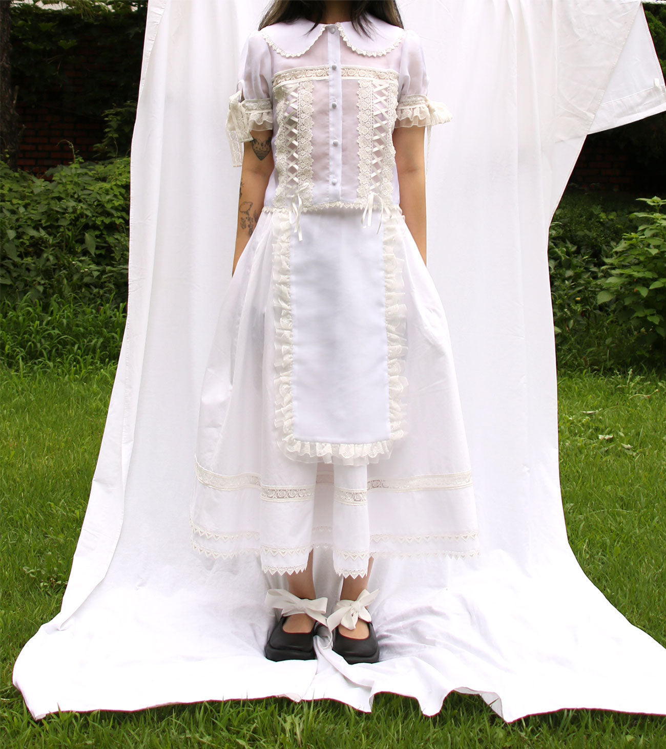 Apron-pyeseul Skirt (White)