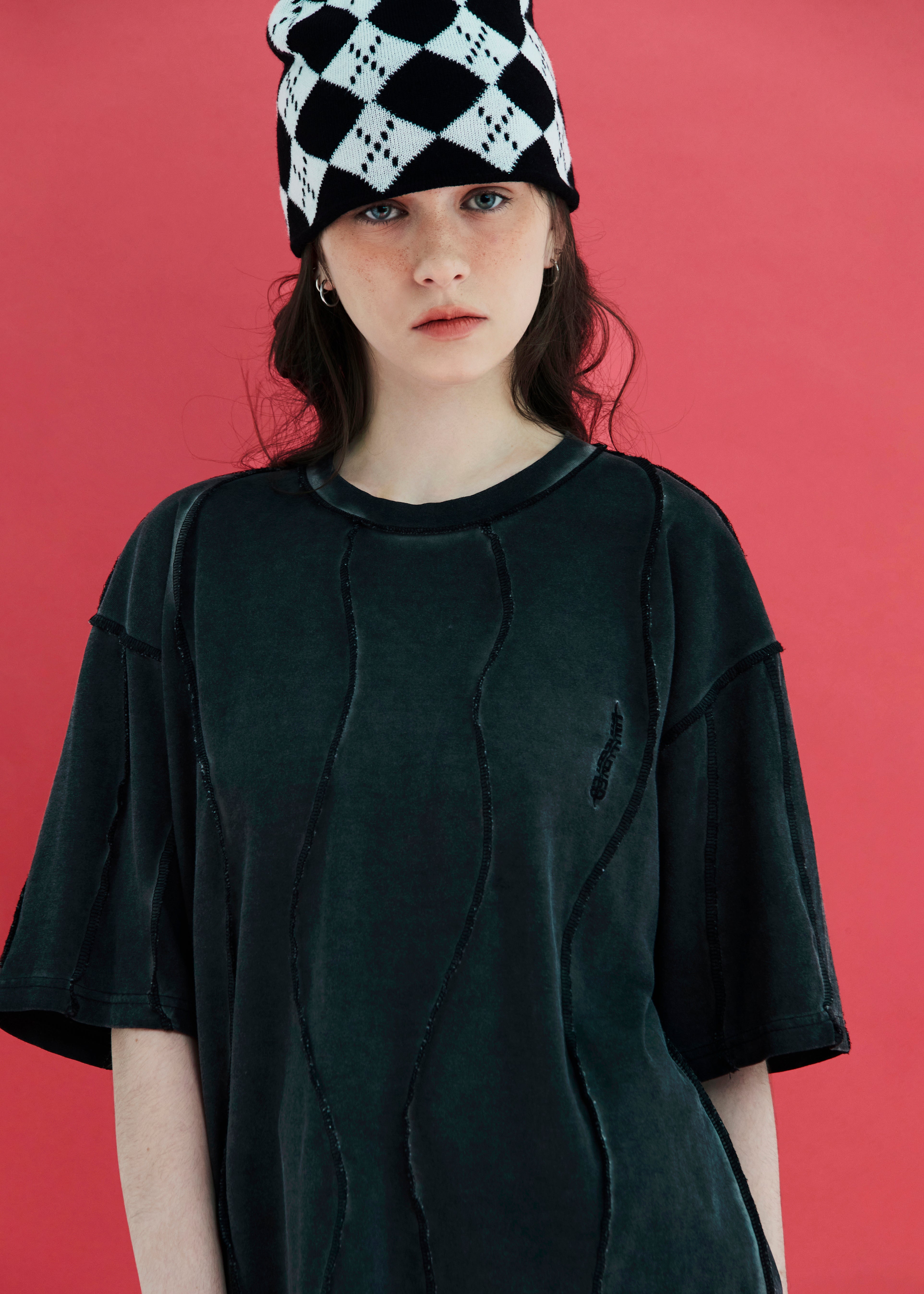 DYED WAVE OVERLOCK T SHIRT / CHARCOAL