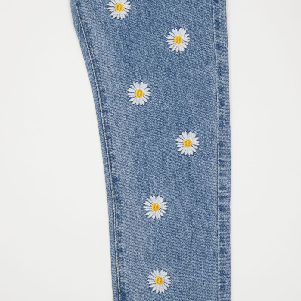 IZ*ONE CHEWON, LOVELYZ KEI, ROCKET PUNCH YEONHEE WORN STRAIGHT FIT FLOWER EMBROIDERY DENIM PANTS [6663]