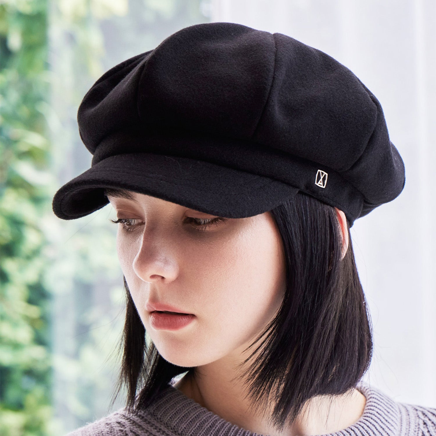 VA Square Stud Wool Newsboy Cap / Black