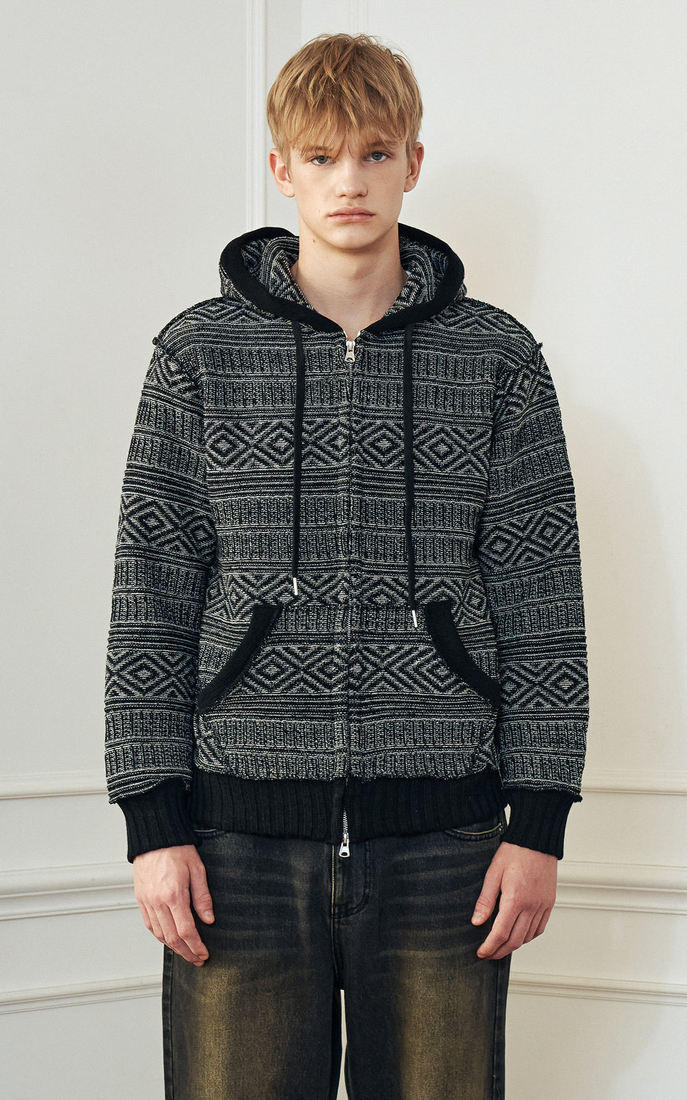 INSIDE-OUT JACQUARD KNIT HOODIE ZIP-UP_[BLACK]