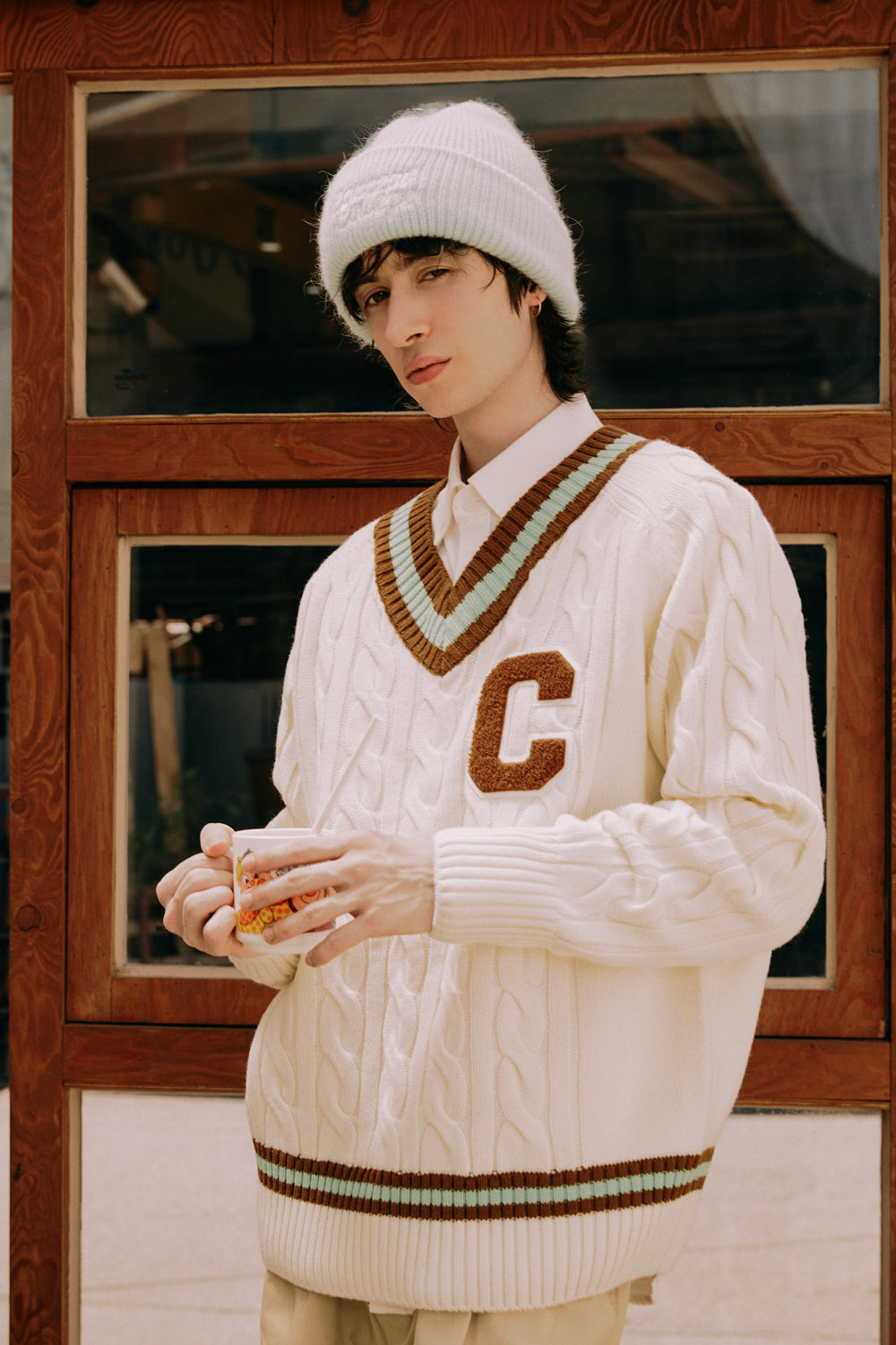 ブラウンCワッペン ミントラインVネックニット・アイボリー［ユニセックス］/ Brown C Patch Mint Line Ivory Unisex V-Neck