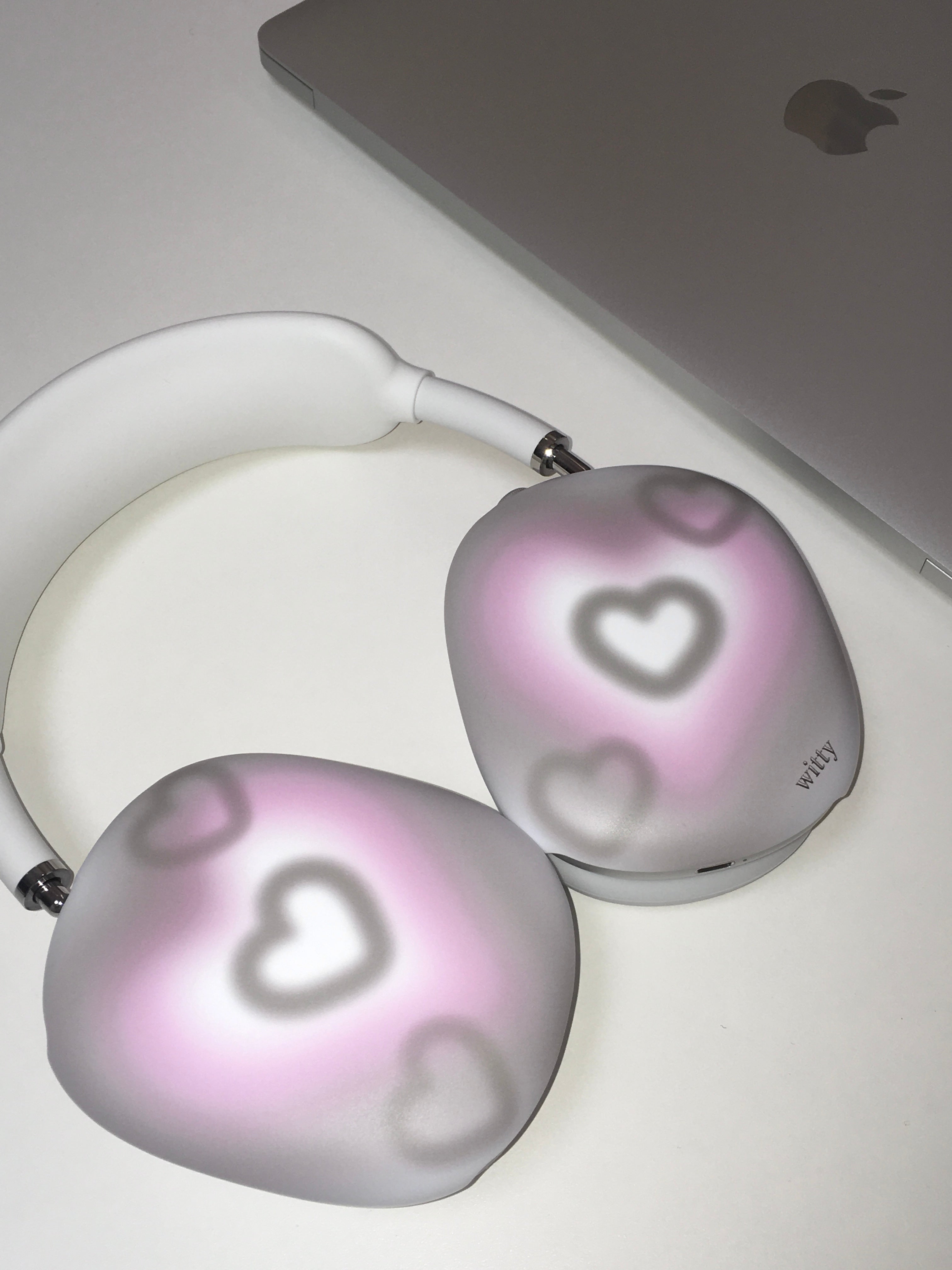 witty blush heart airpods max case (gray+pink)