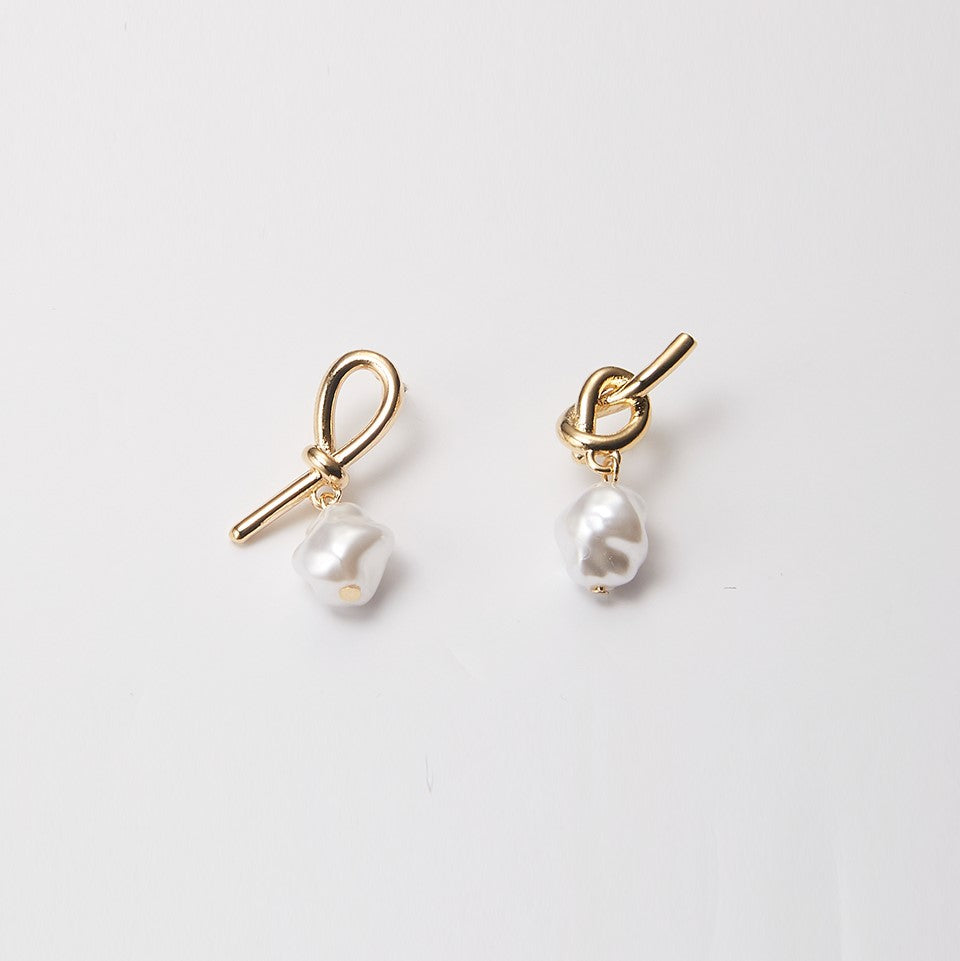 knot pearl post earring