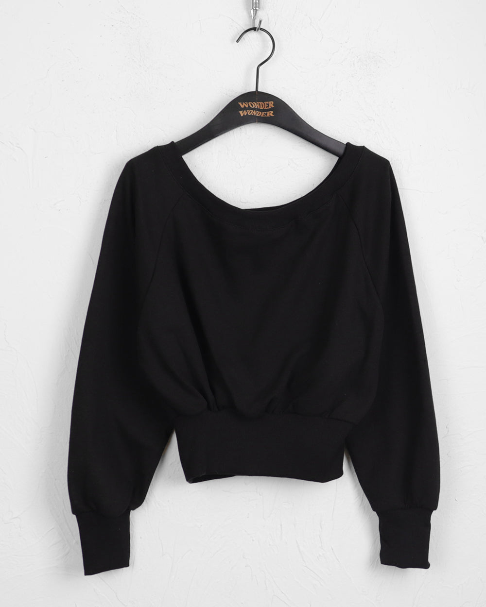 Haidin off-shoulder slit crop long sleeve sweatshirt