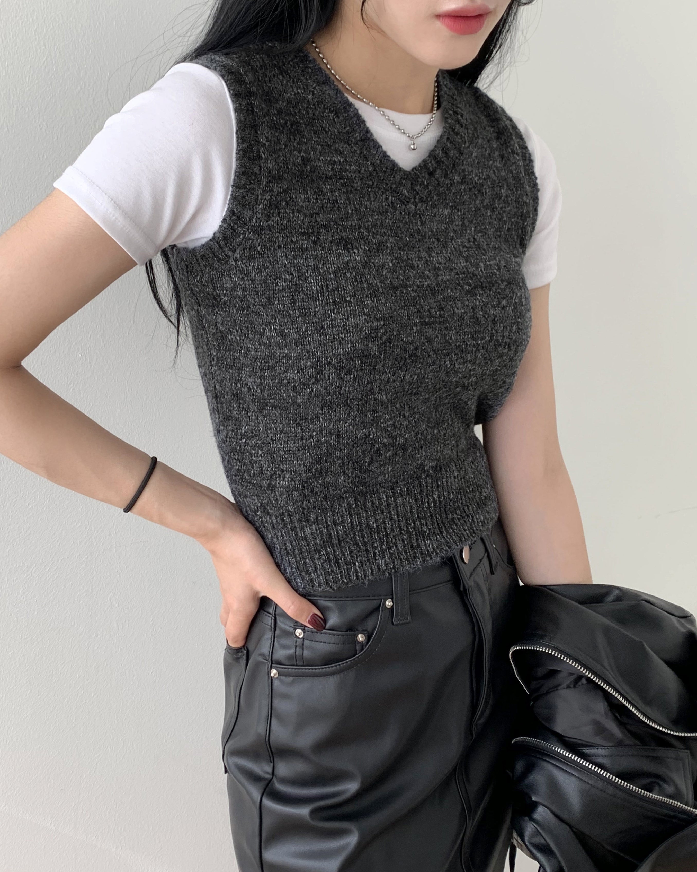 [MADE] Tami V-Neck Crop Knit Vest