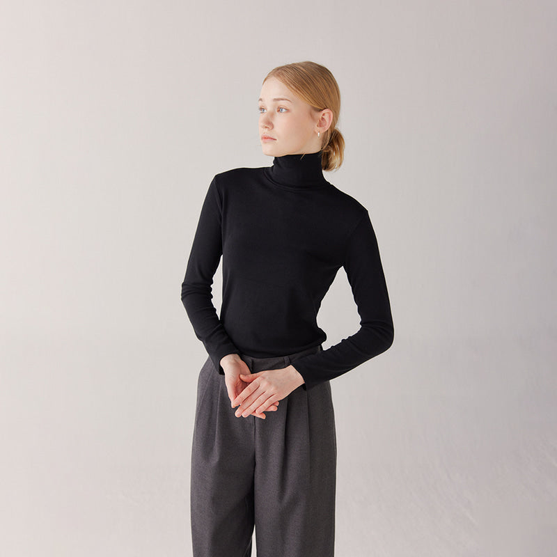 Simple logo turtleneck