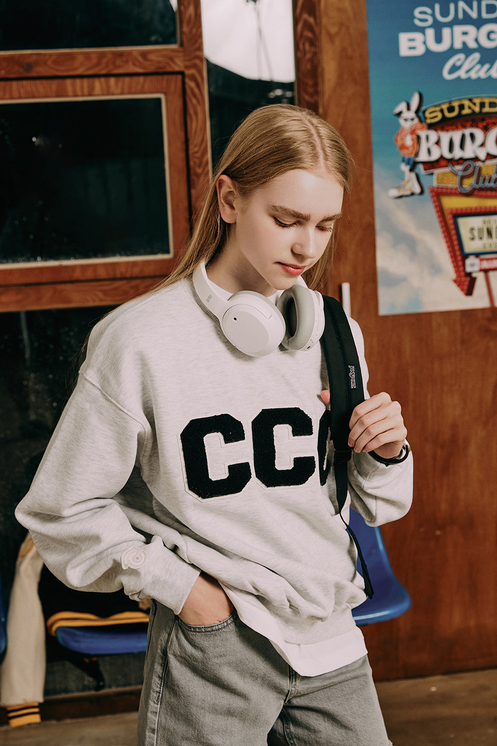 ブラックCCCワッペンスウェットシャツ・アッシュグレー［ユニセックス］/ CCC Black Patch Unisex Ash Grey Sweat Shirt