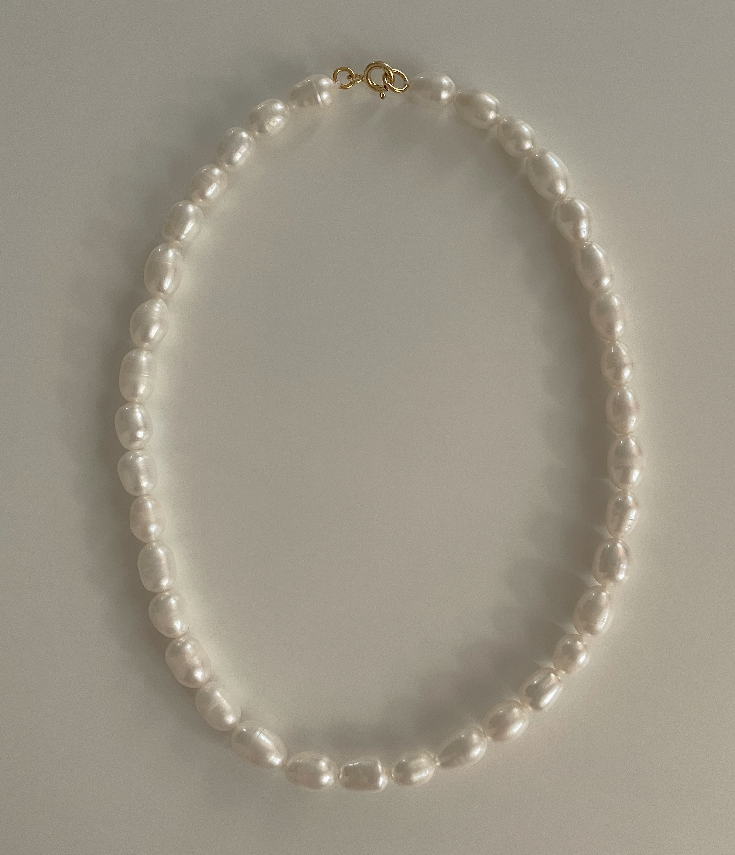 white pearl necklace