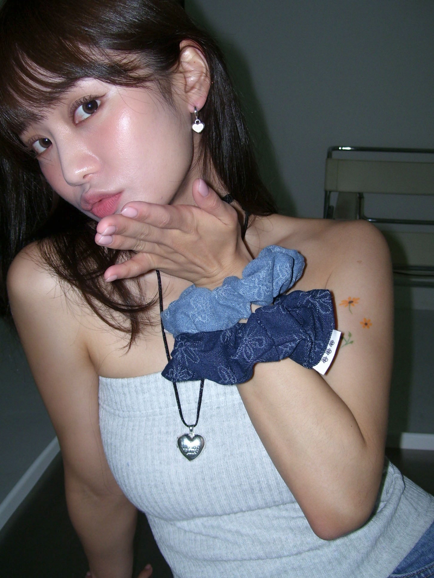 Flower denim scrunchie (Light blue) 