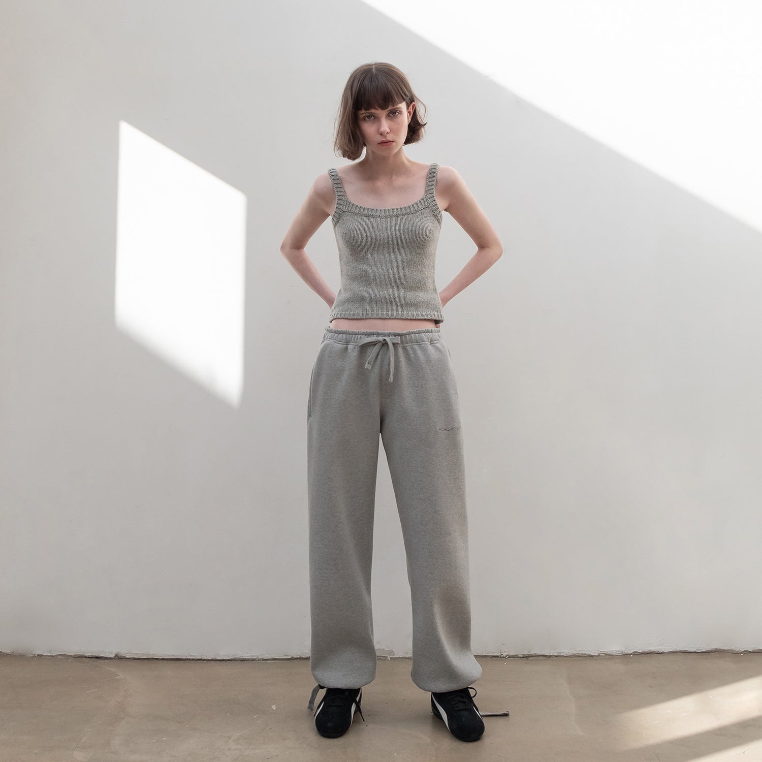 THEOHYOU SWEAT PANTS (GREY)