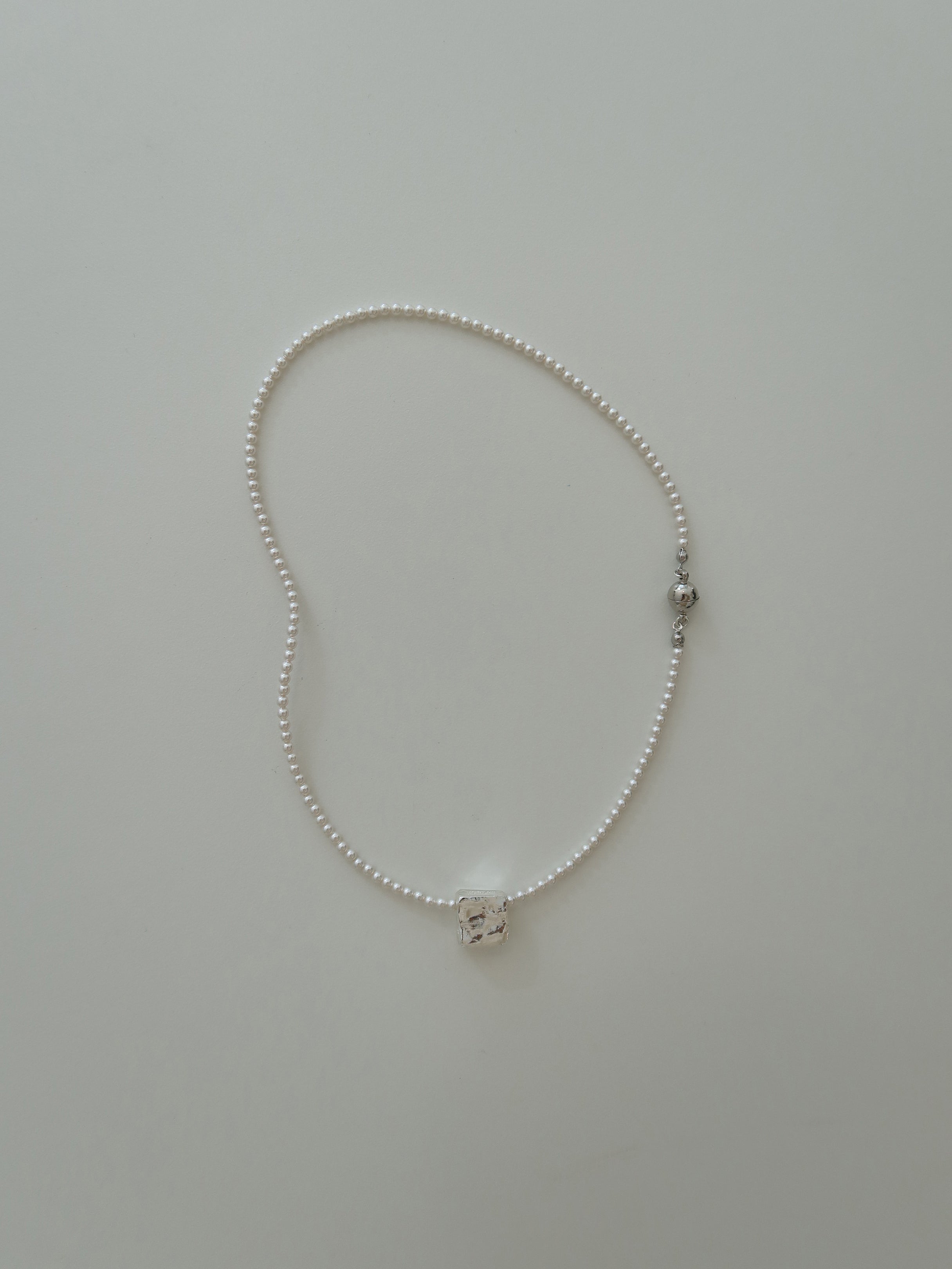 magnet square pearl necklace