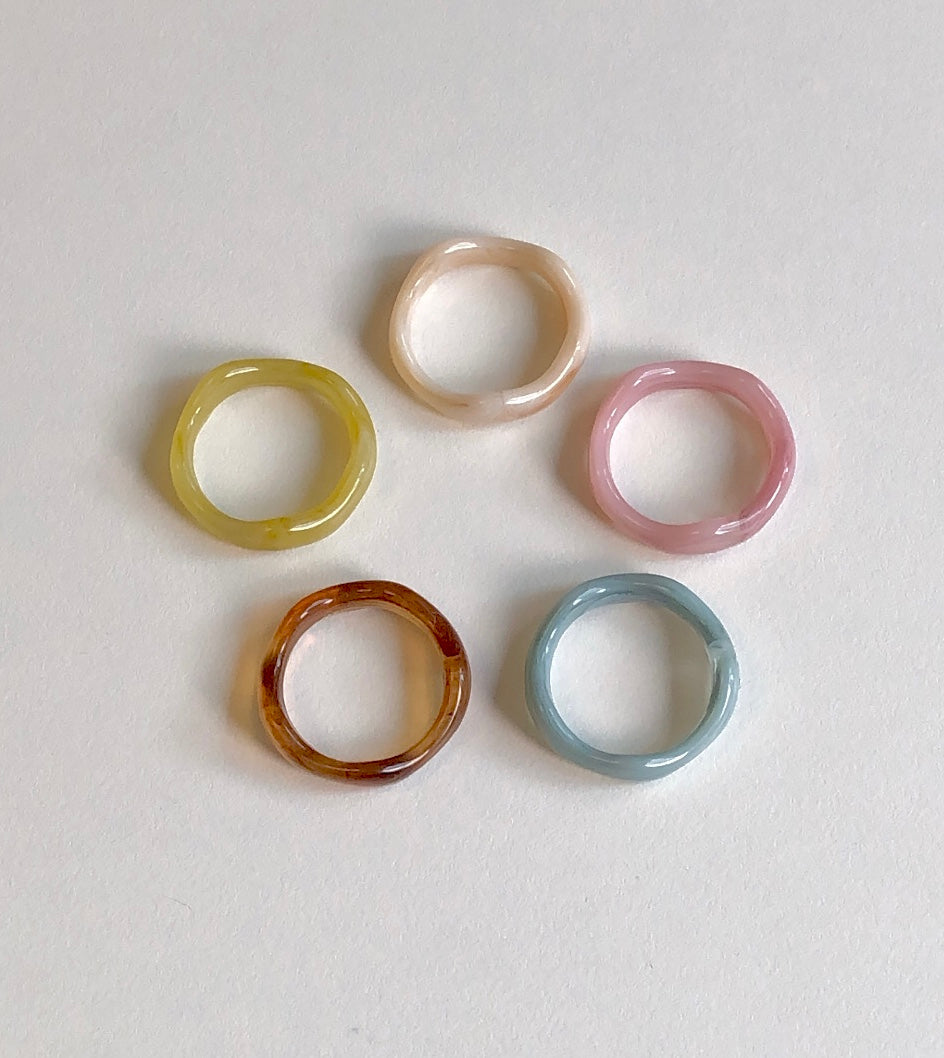 Color Wave Acrylic Rings (5 Colors)