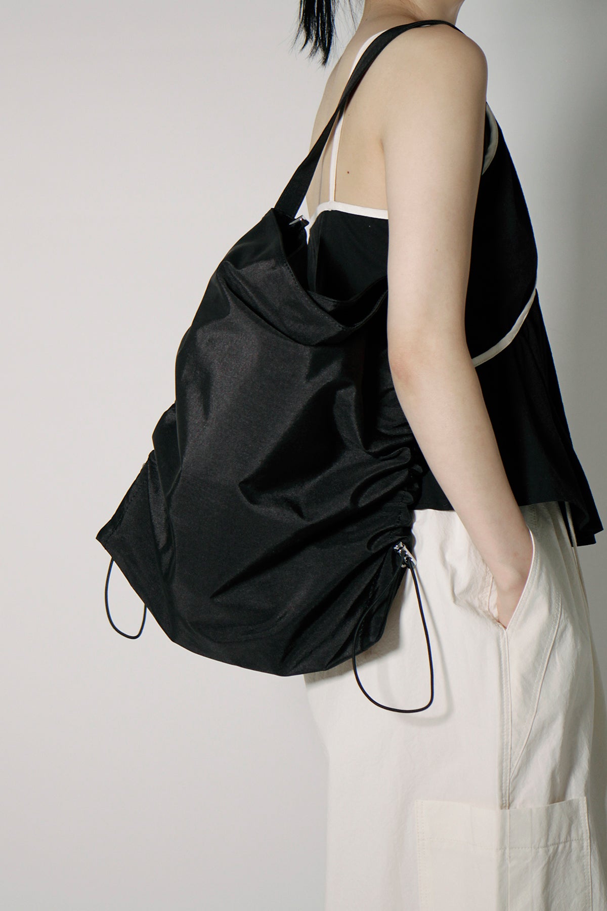 string point shoulder bag