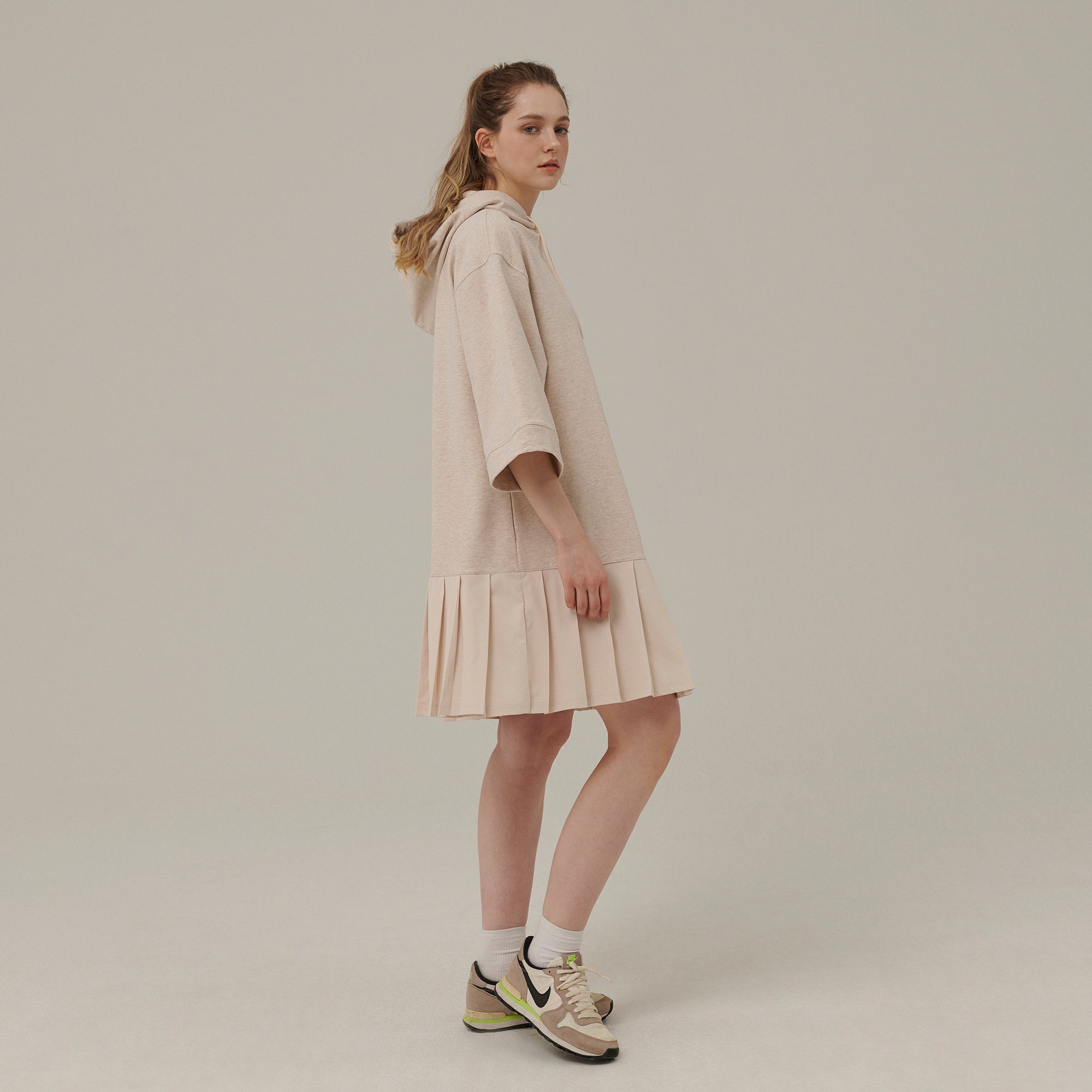 PLEATS HOOD JERSEY DRESS_OATMEAL