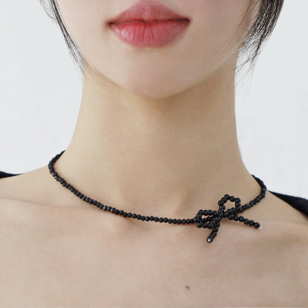 Henia ribbon black necklace