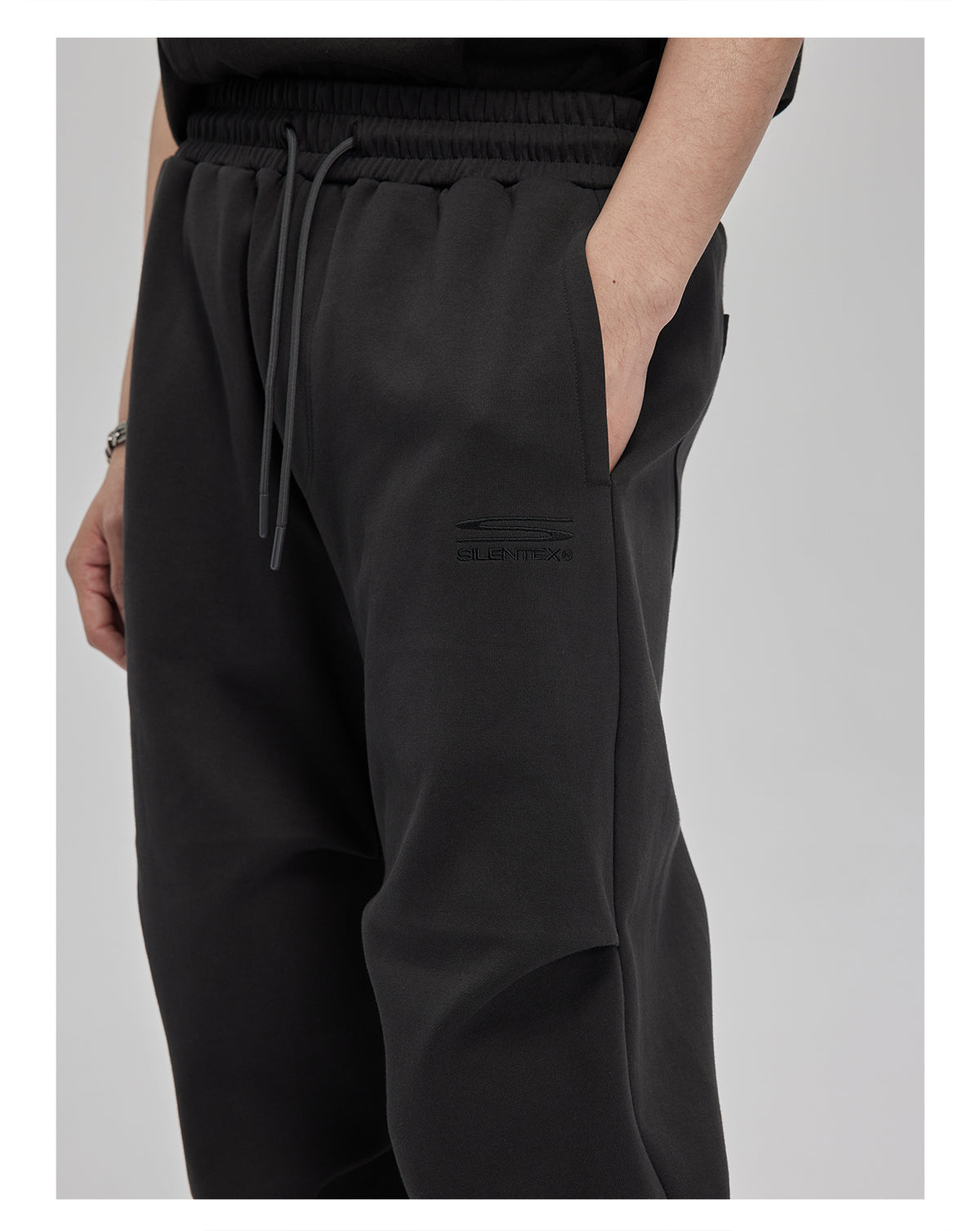 three-dimensional pleated sweatpants