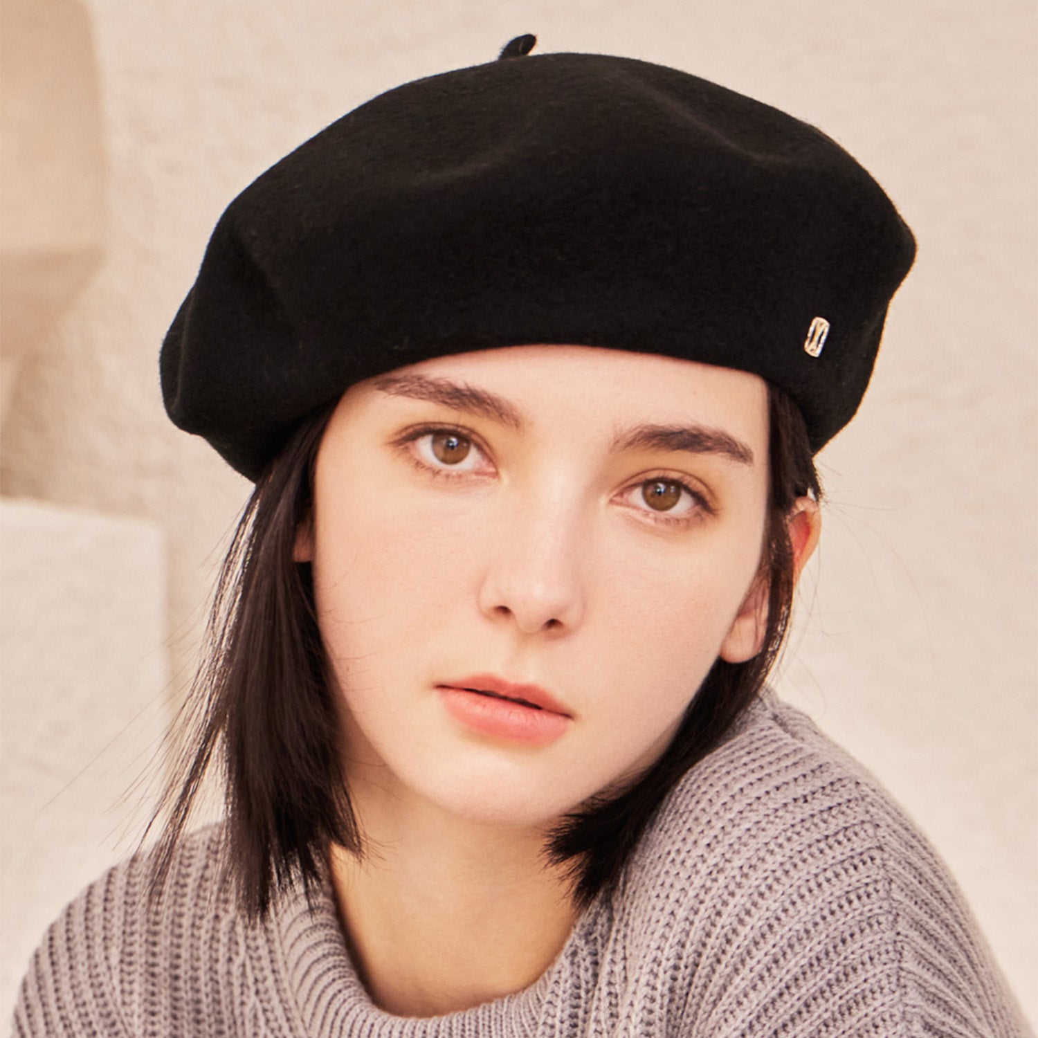 VA Square Stud Wool Beret / Black