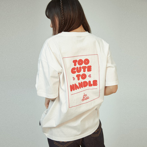 トゥーキュートサインTシャツ