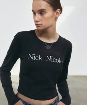 NICOLE ピンタック長袖クロップトップ