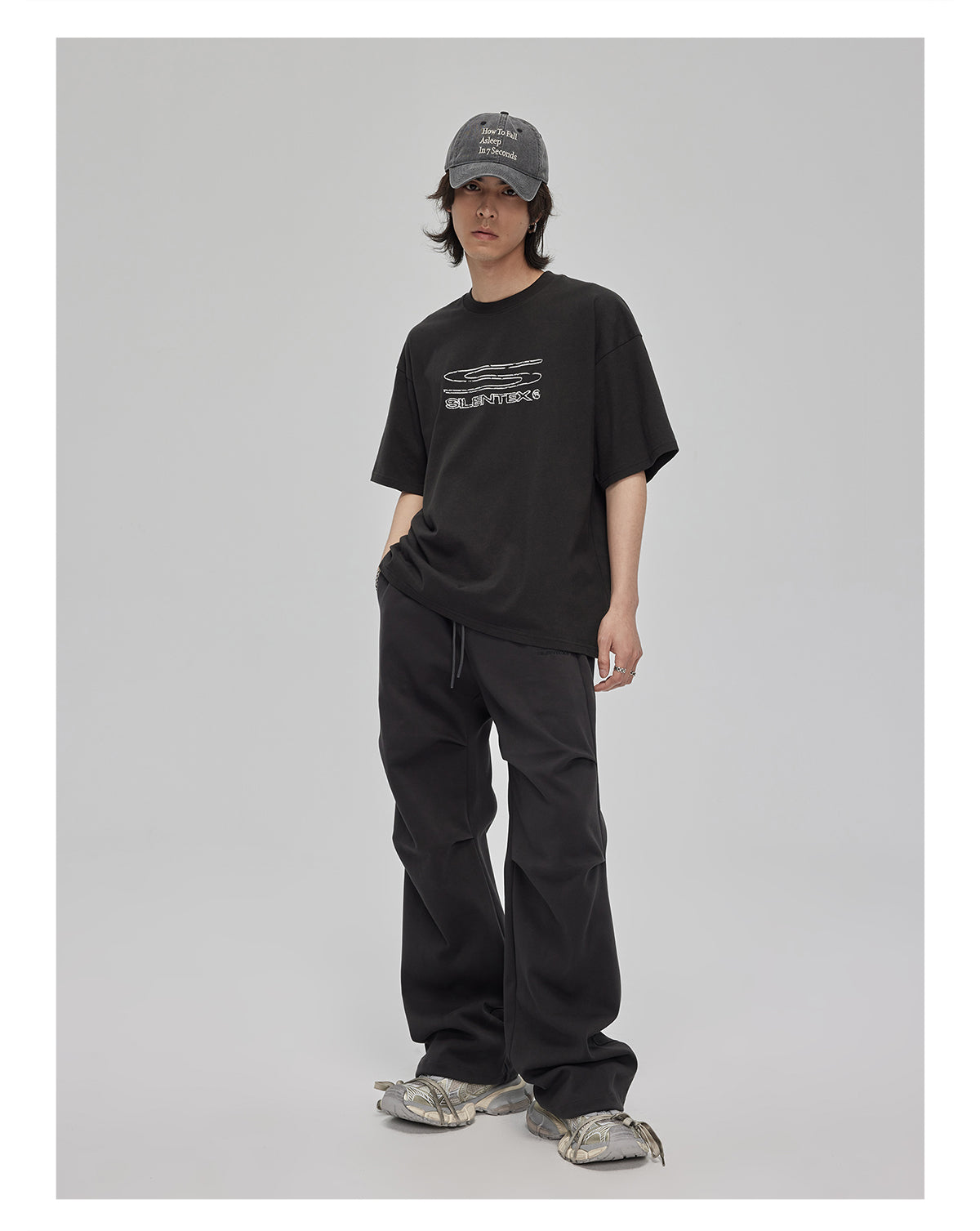 three-dimensional pleated sweatpants