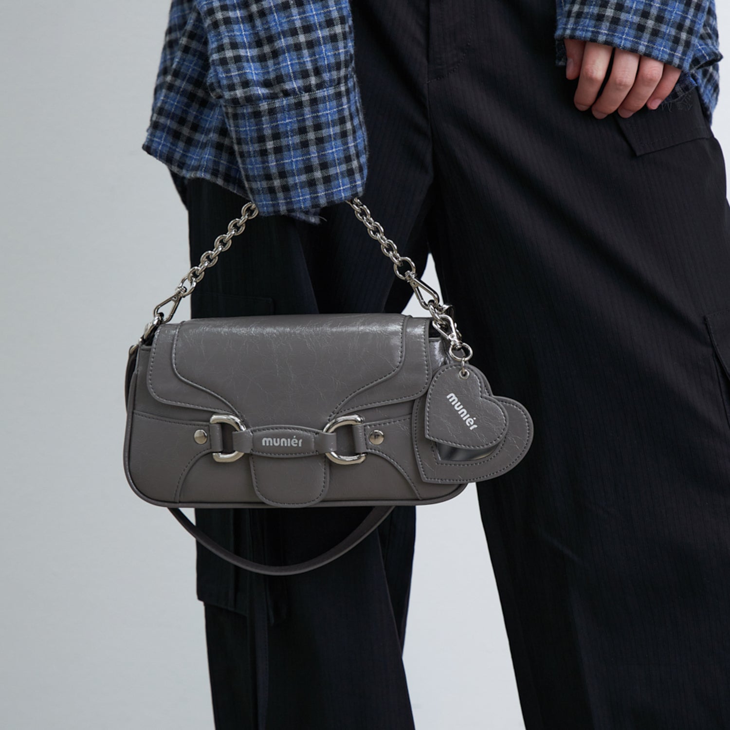 HEART CHARM FLAP BAG_GREY