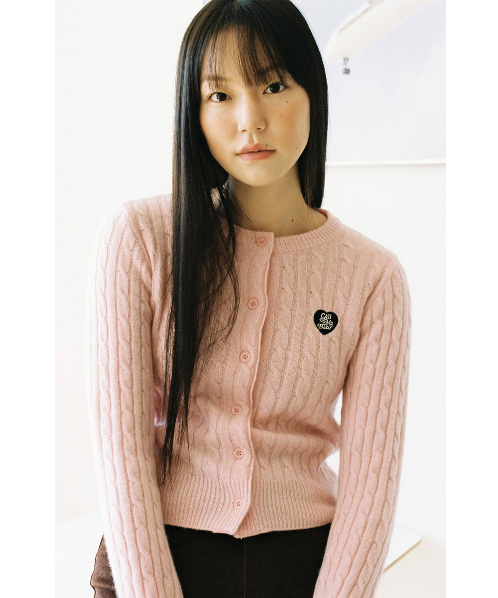 ハートロゴカシミヤケーブルカーディガン / Heart Logo Cashmere Cable Cardi (Pink)