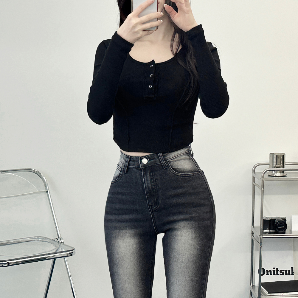 Slim Crop Long-Sleeved Tshirt