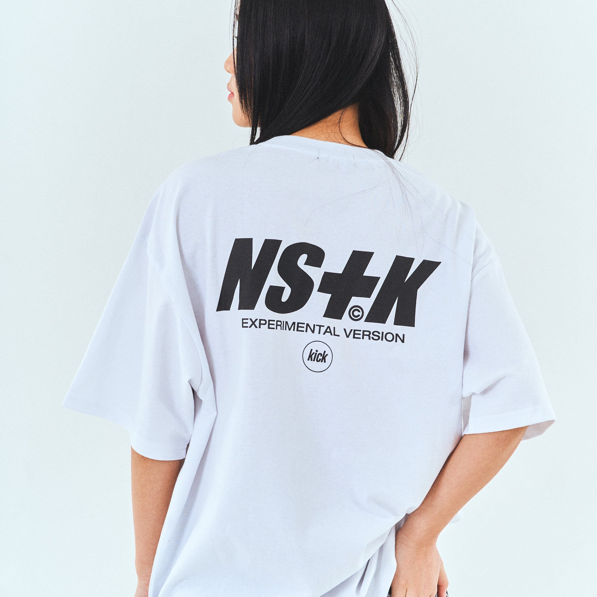 [NSTK] Essential Logo Tee (White)_K22QB601