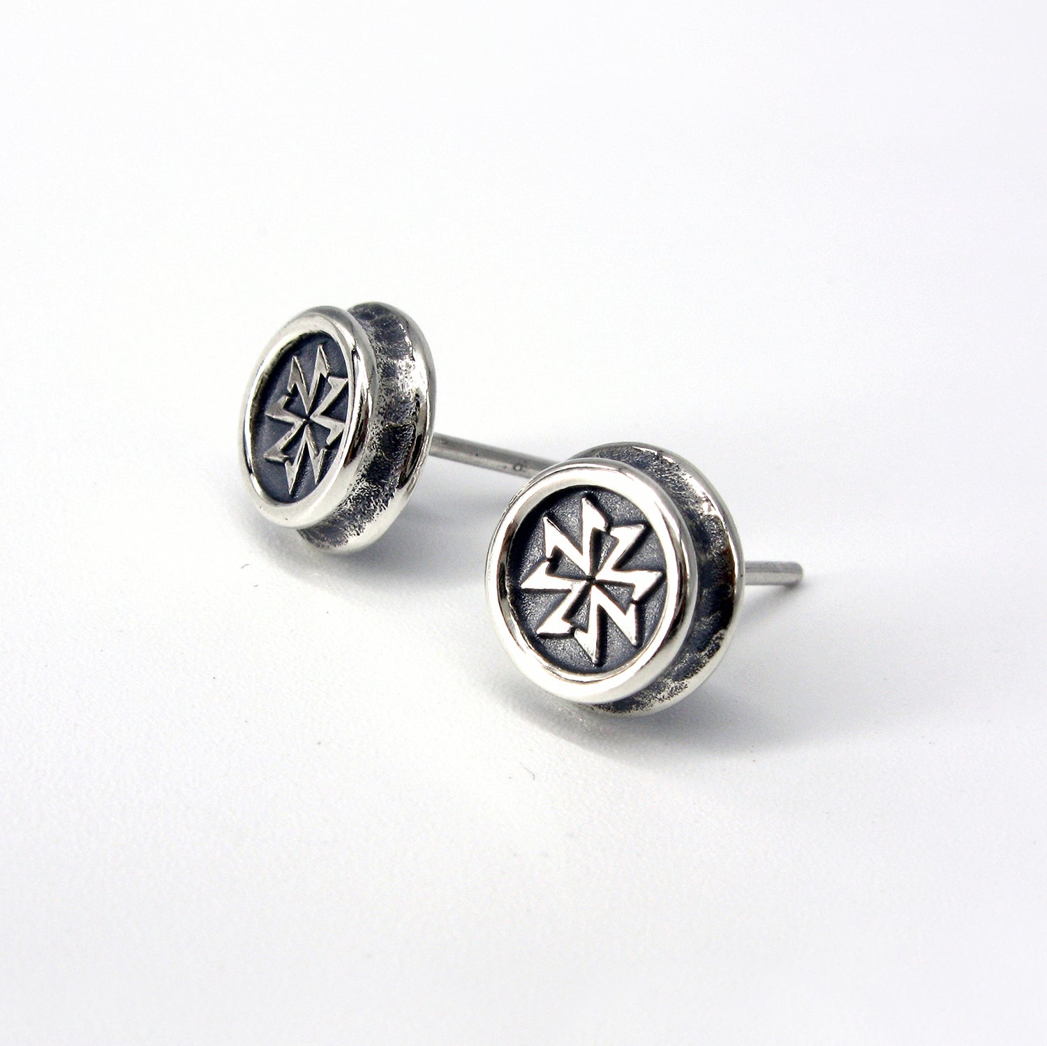 BoutonD-S1 silver stud earring