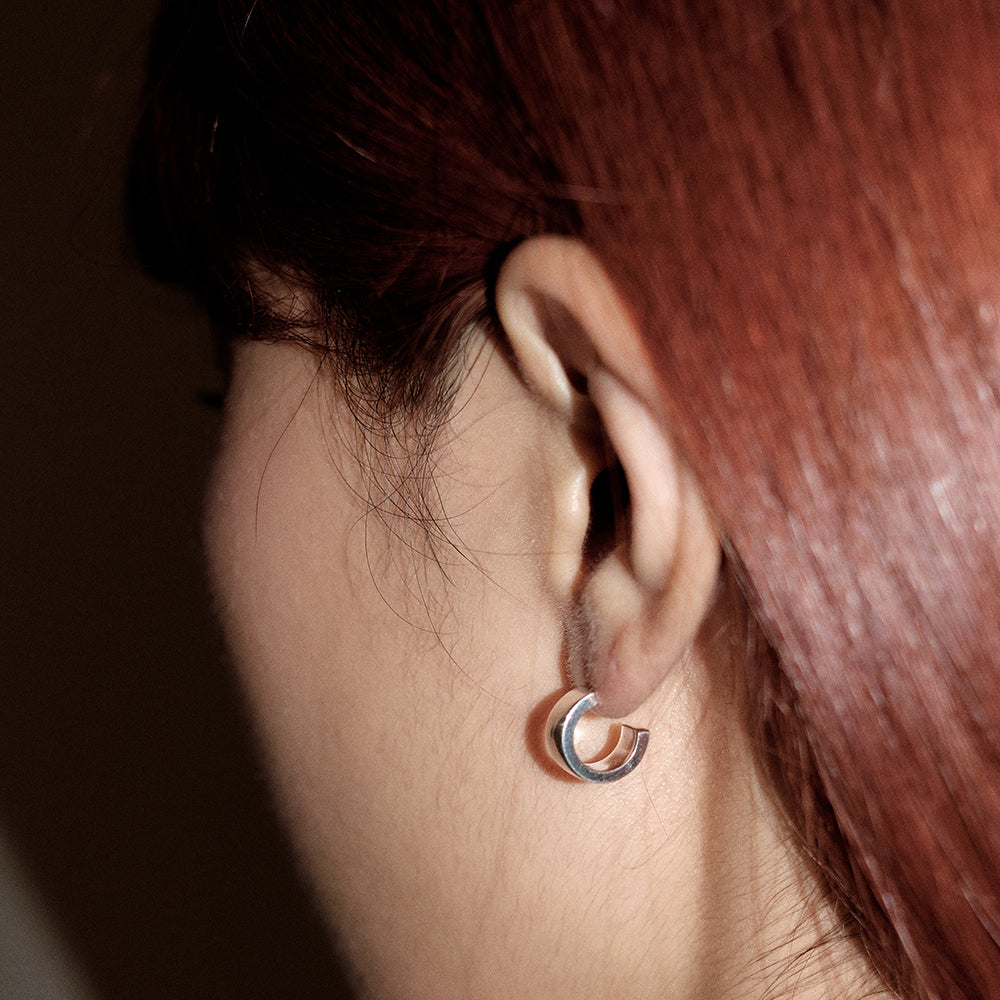 [ORDER MADE] LINE CURVED EARRING