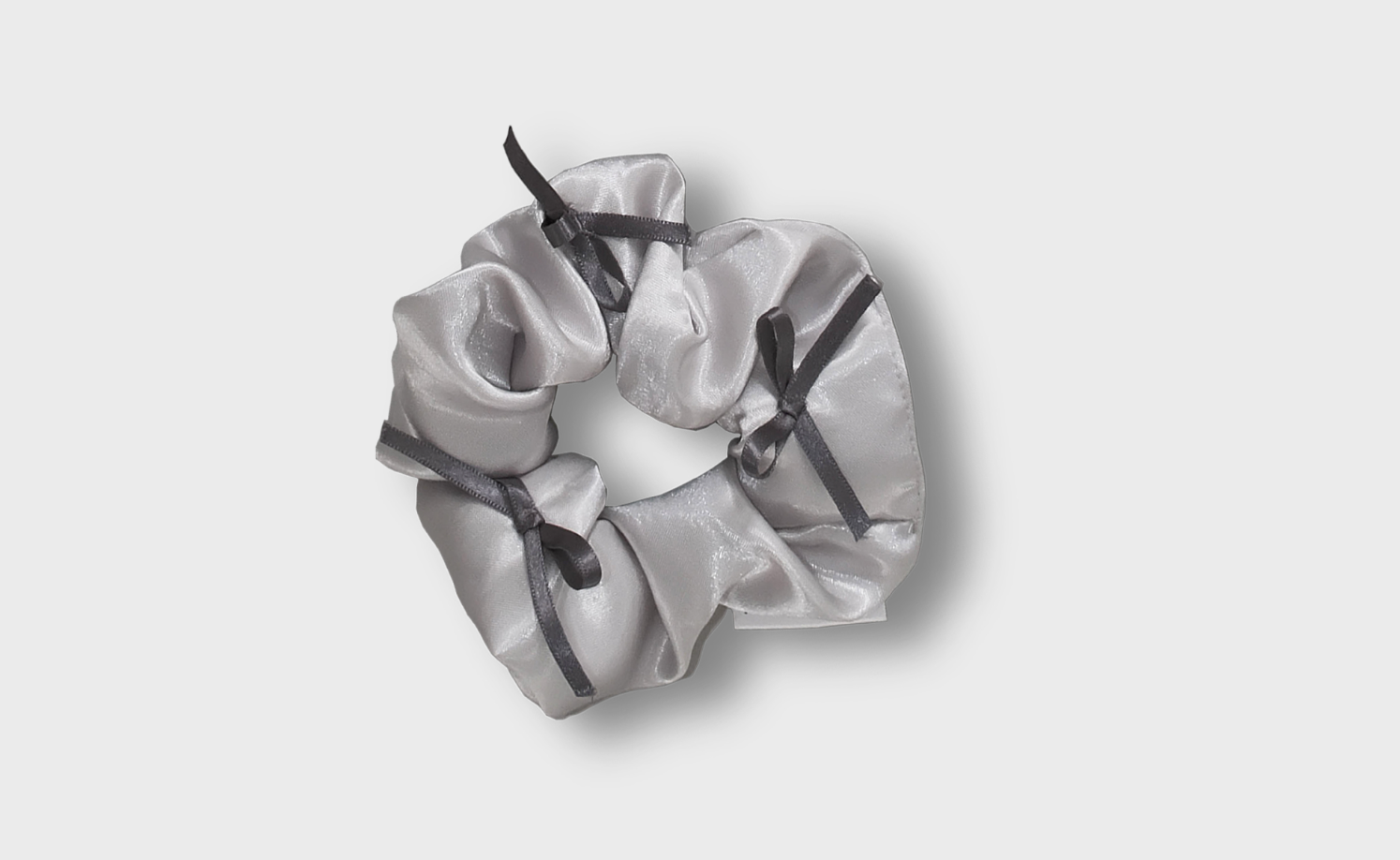 SIVER RIBBON SCRUNCHIE