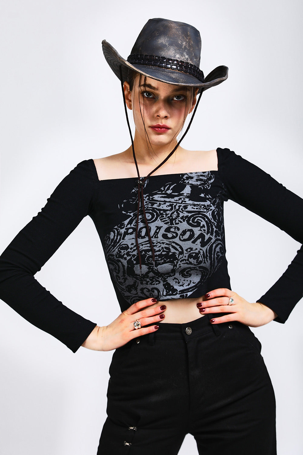 POISON SQUARE NECK TOP [BLACK]