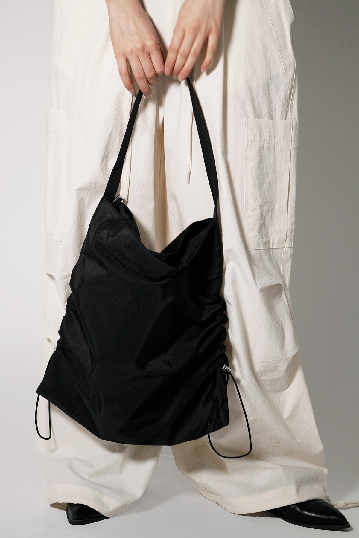 string point shoulder bag