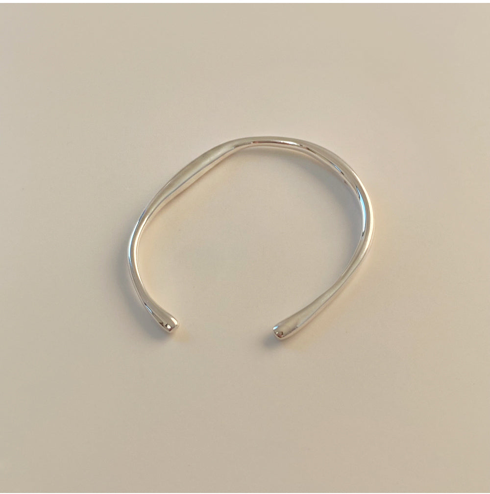 ALLURE BANGLE