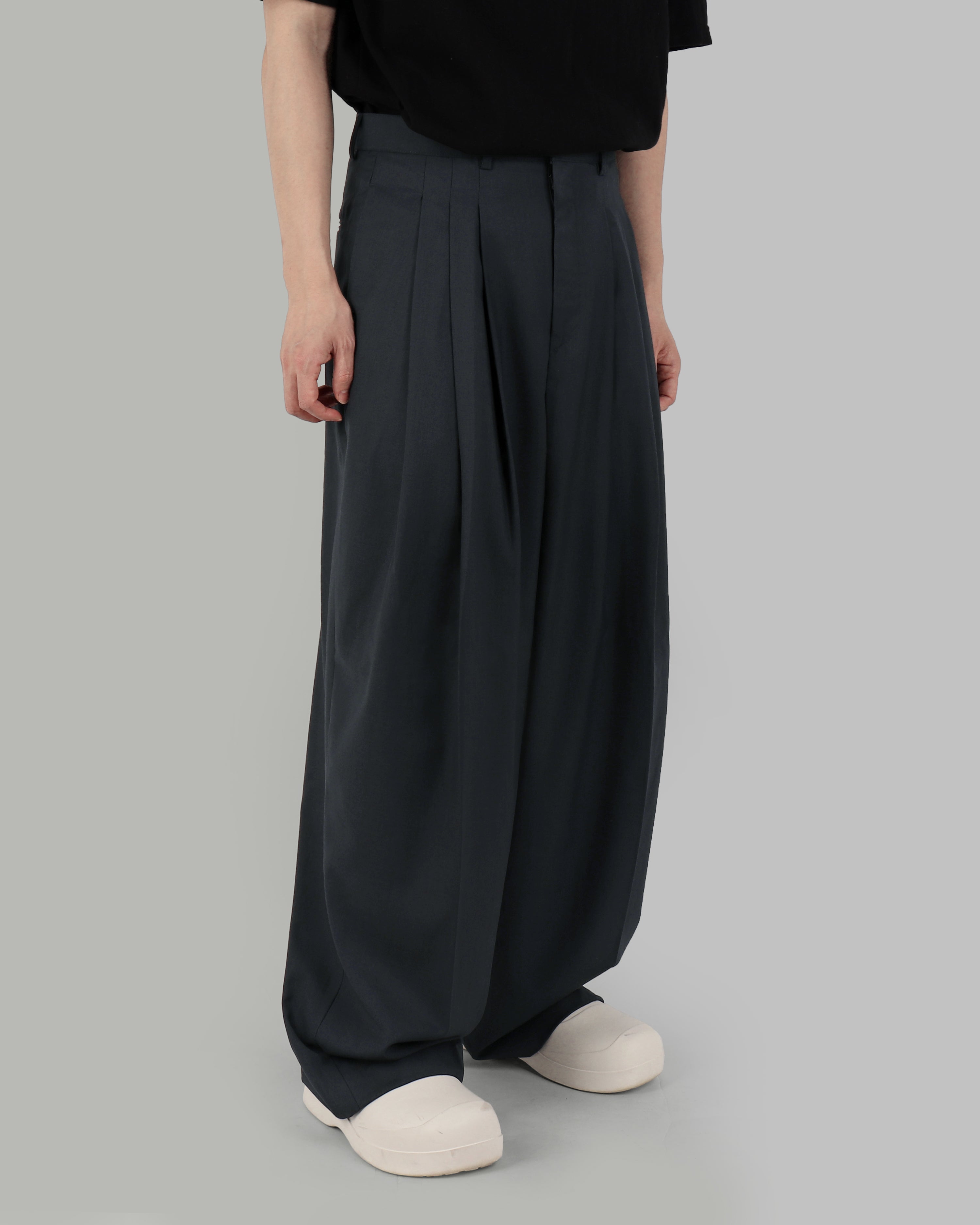 Multi tuck wide slacks