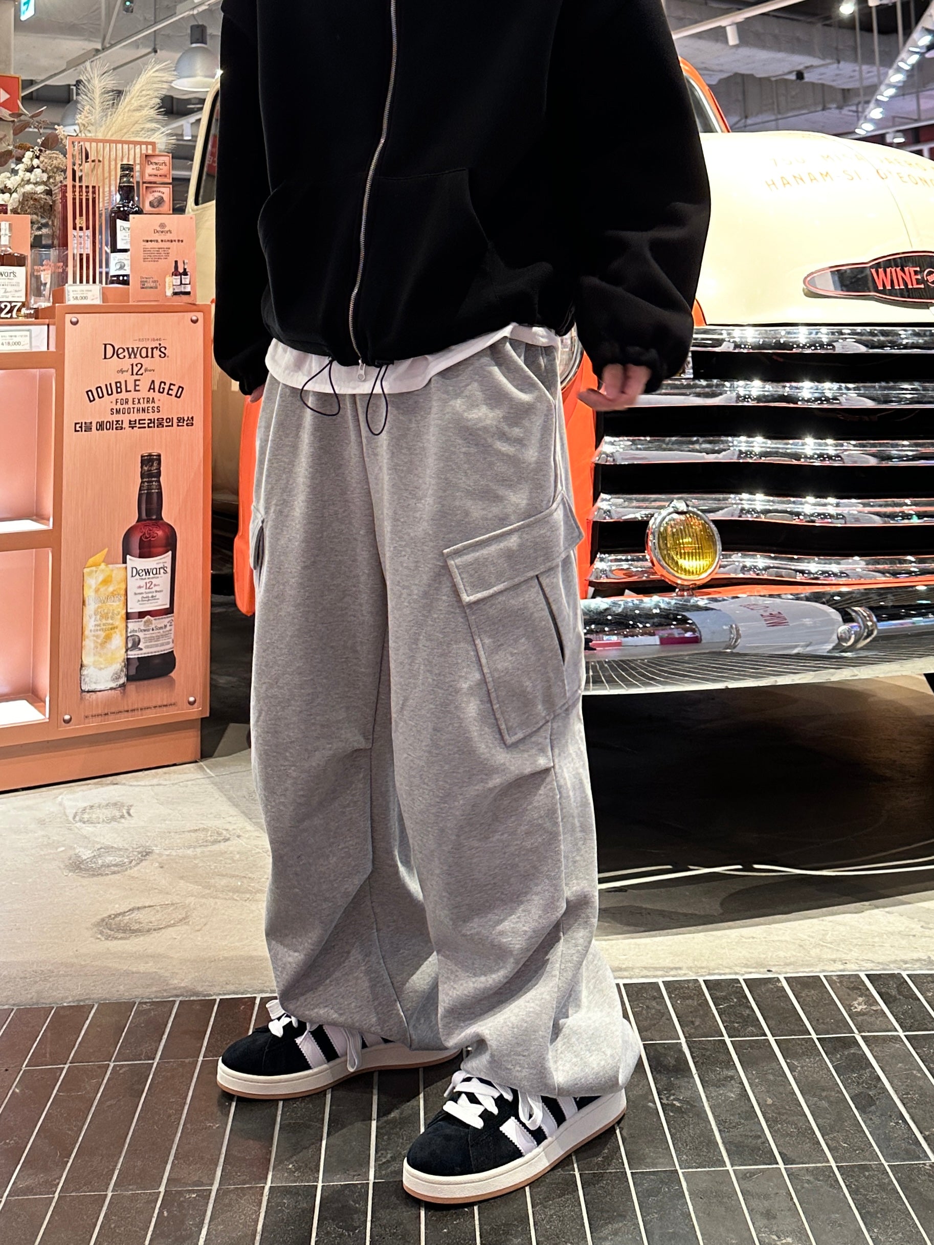 Diagonal line cargo sweat pants