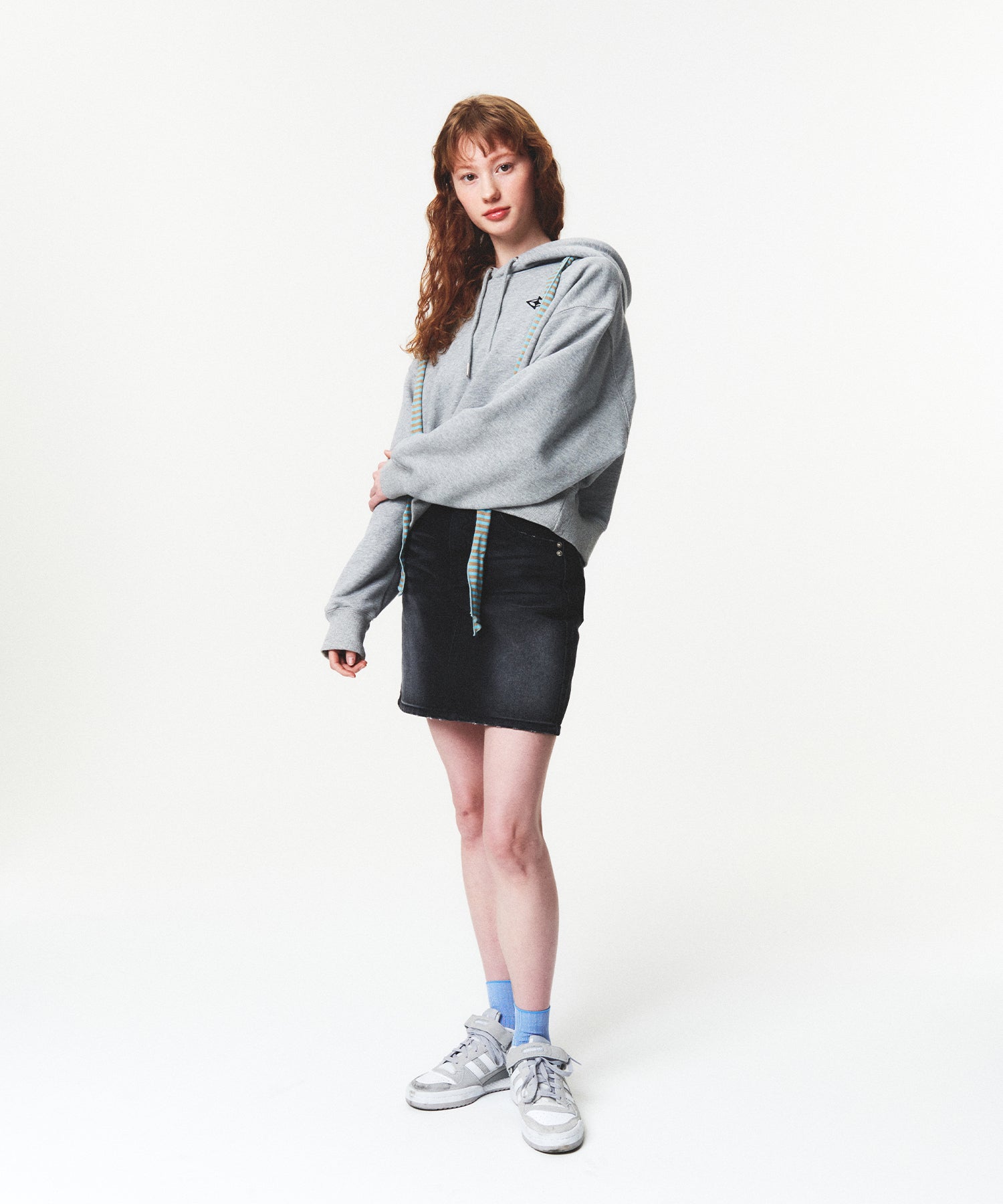 CHUCK シャープロゴクロップフーディ / CHUCK SHARP LOGO CROP HOODIE (GRAY)