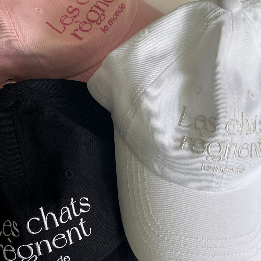 LES CHATS BALL CAP OFF WHITE